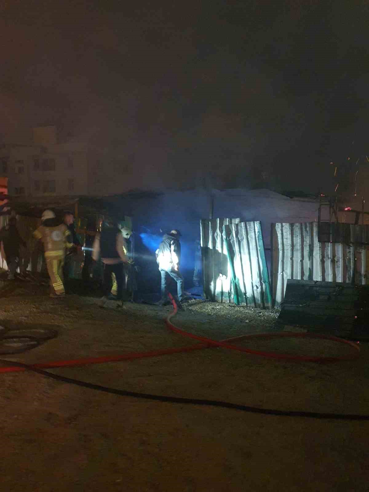 &Ccedil;iftlik, alevlere teslim oldu
