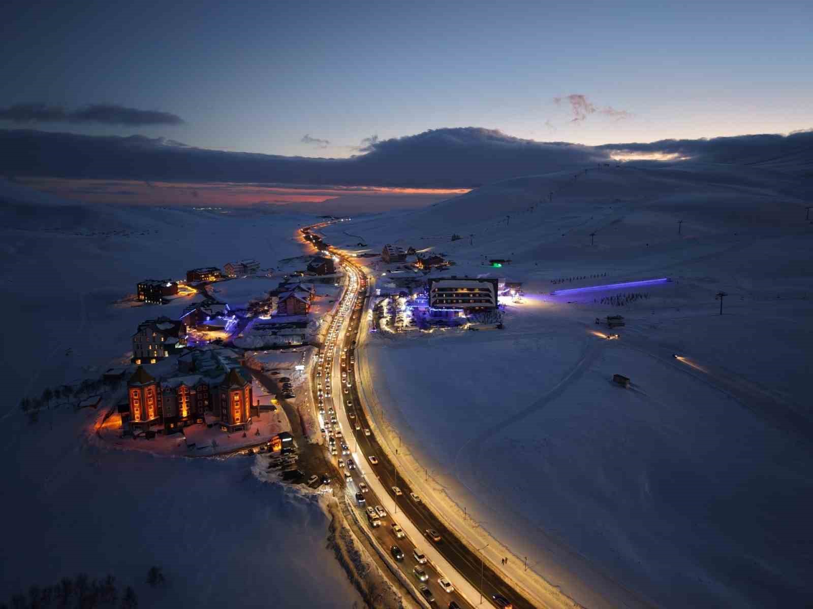 Başkan B&uuml;y&uuml;kkılı&ccedil;&rsquo;tan Erciyes i&ccedil;in iki m&uuml;jde: 1 milyar TL&rsquo;LİK yeni yol ve 2 bin 500 ara&ccedil;lık otopark
