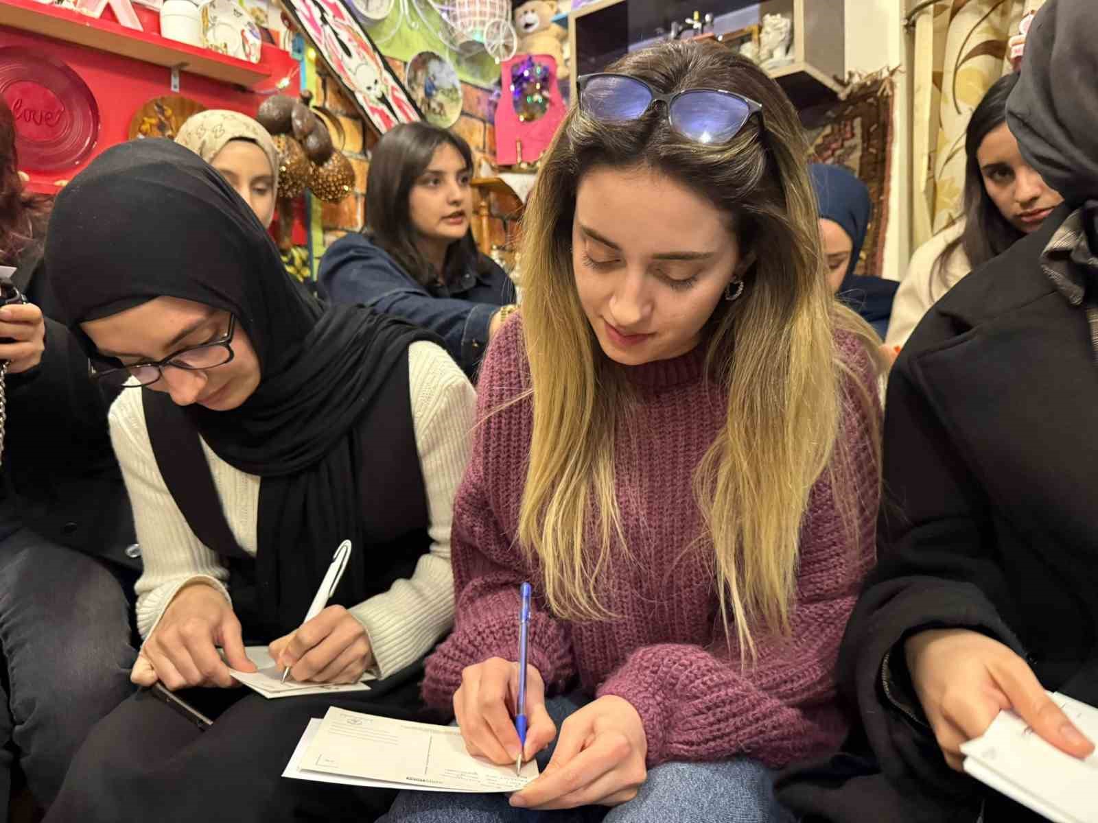 Iğdır&rsquo;da nostalji r&uuml;zgarı: Pul ve kartpostalla mesaj g&ouml;nderme geleneği yeniden canlandı
