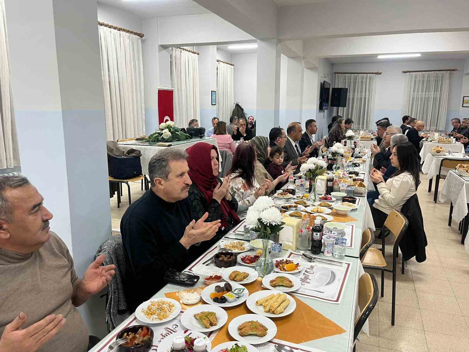 Tavşanlı&rsquo;da Sanayici ve Eğitimciler "Hamilik" iftarında buluştu
