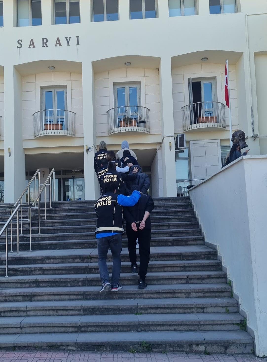 Uyuşturucu operasyonunda 3 kişi tutuklandı
