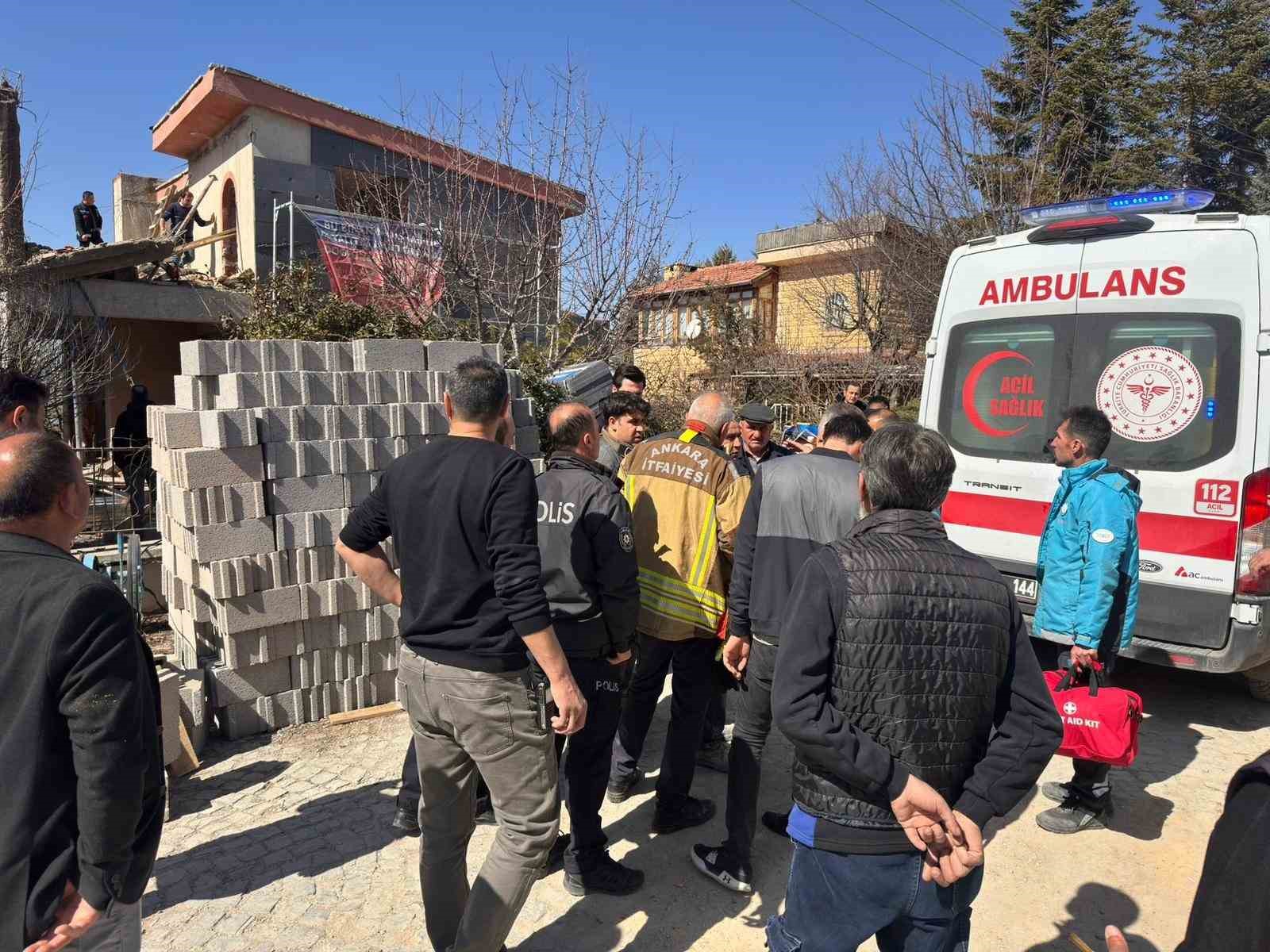 Ankara&rsquo;da inşaat alanında &ccedil;&ouml;kme: 1&rsquo;i ağır, 2 yaralı
