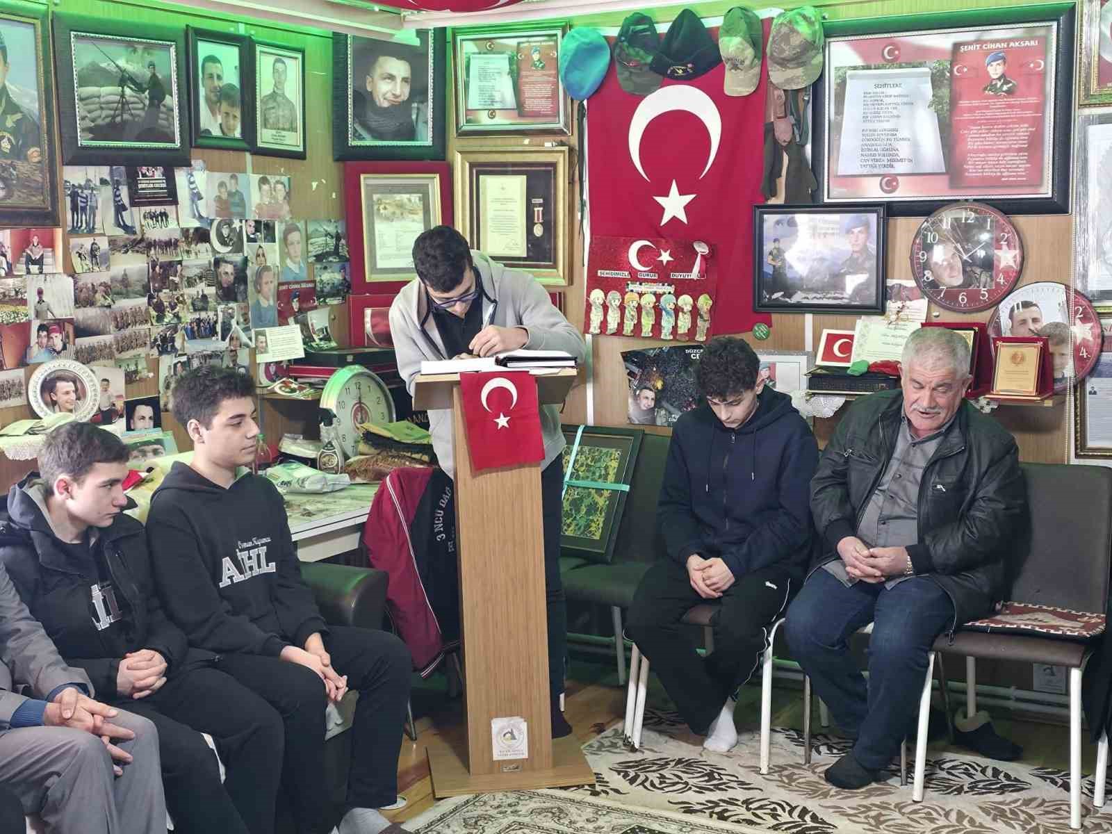 Gen&ccedil;ler bayram &ouml;ncesi şehit ailelerini ziyaret etti
