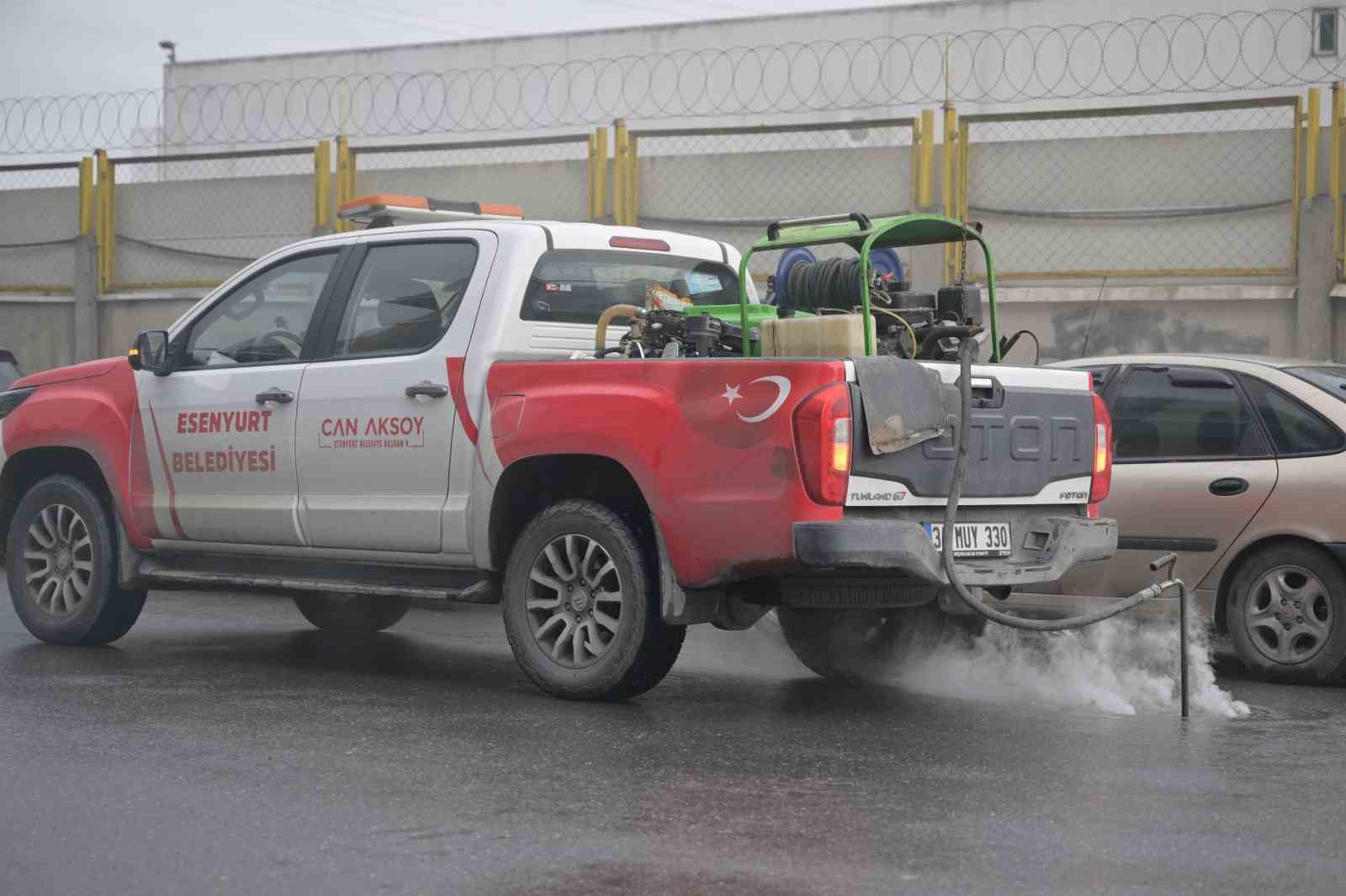 Esenyurt Belediyesi&rsquo;nden haşere ve b&ouml;ceklere karşı yoğun m&uuml;cadele
