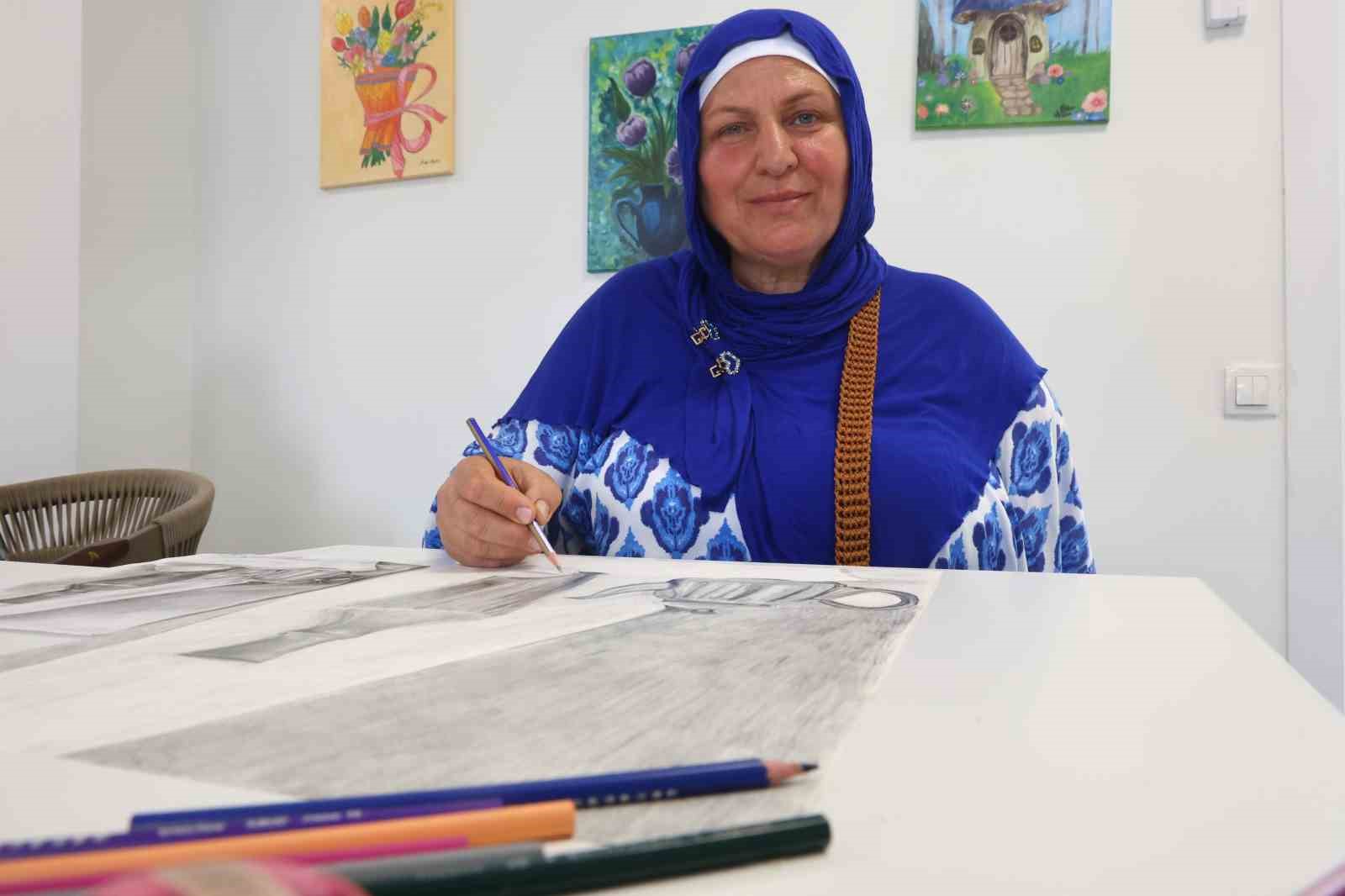 Deprem enkazından 4.g&uuml;nde kurtarılan kadın, 2 g&uuml;n &ouml;nce anahtarını teslim aldığı yeni yuvası i&ccedil;in g&ouml;z yaşları i&ccedil;erisinde devlete teşekk&uuml;r etti
