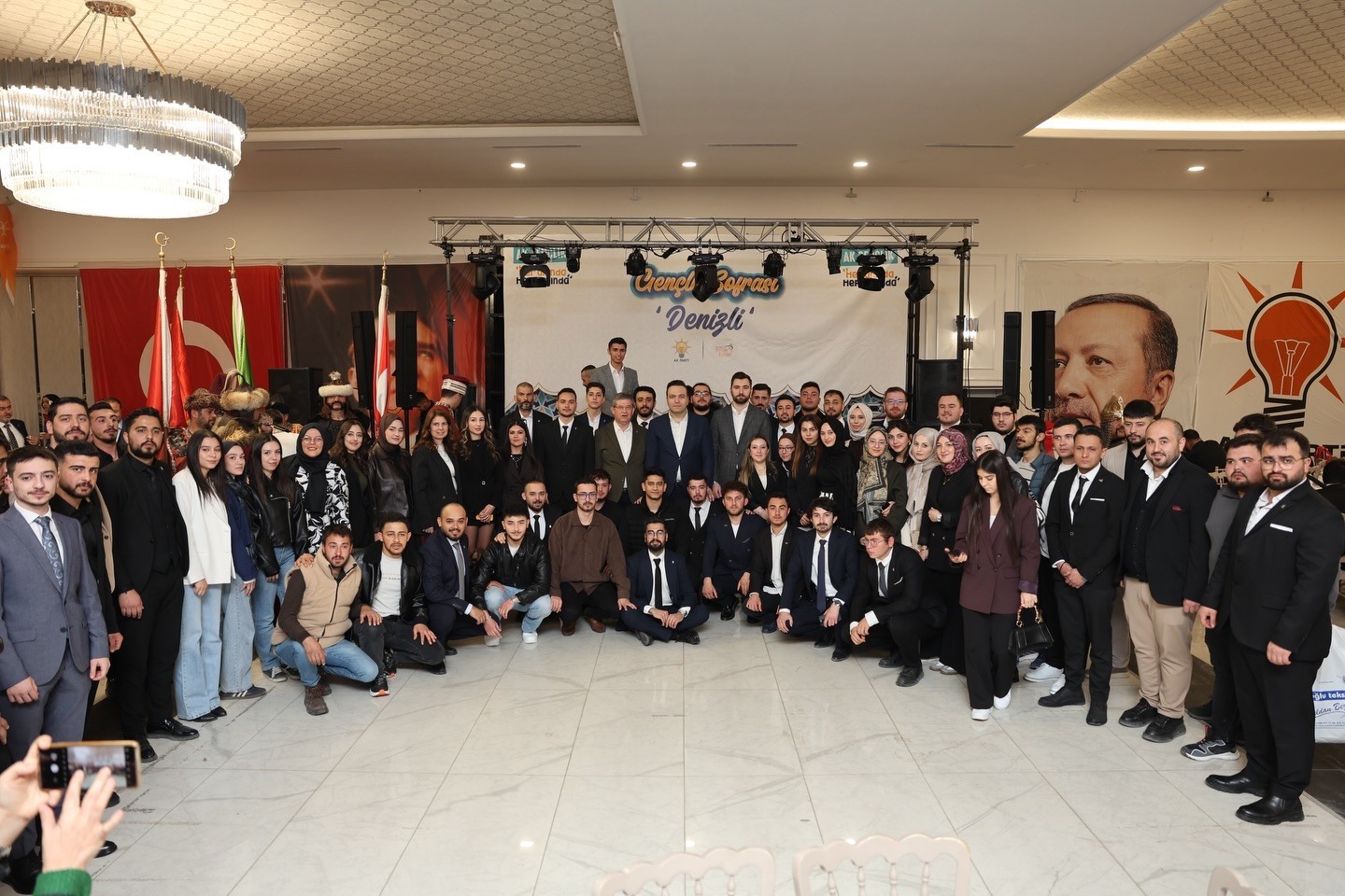 AK Parti Gen&ccedil;lik Kolları Genel Başkanı İbiş Denizli&rsquo;de gen&ccedil;lerle iftarda buluştu

