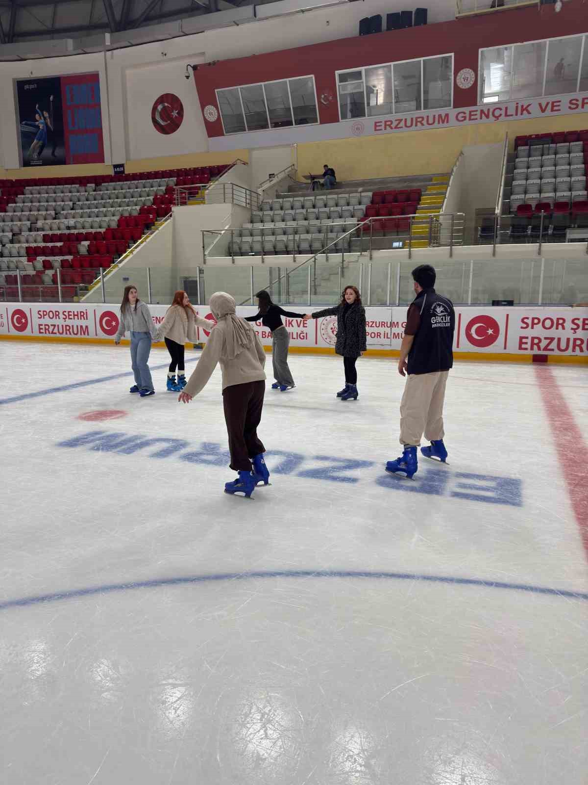 &Uuml;niversiteli gen&ccedil;ler Erzurum&rsquo;u gezdi

