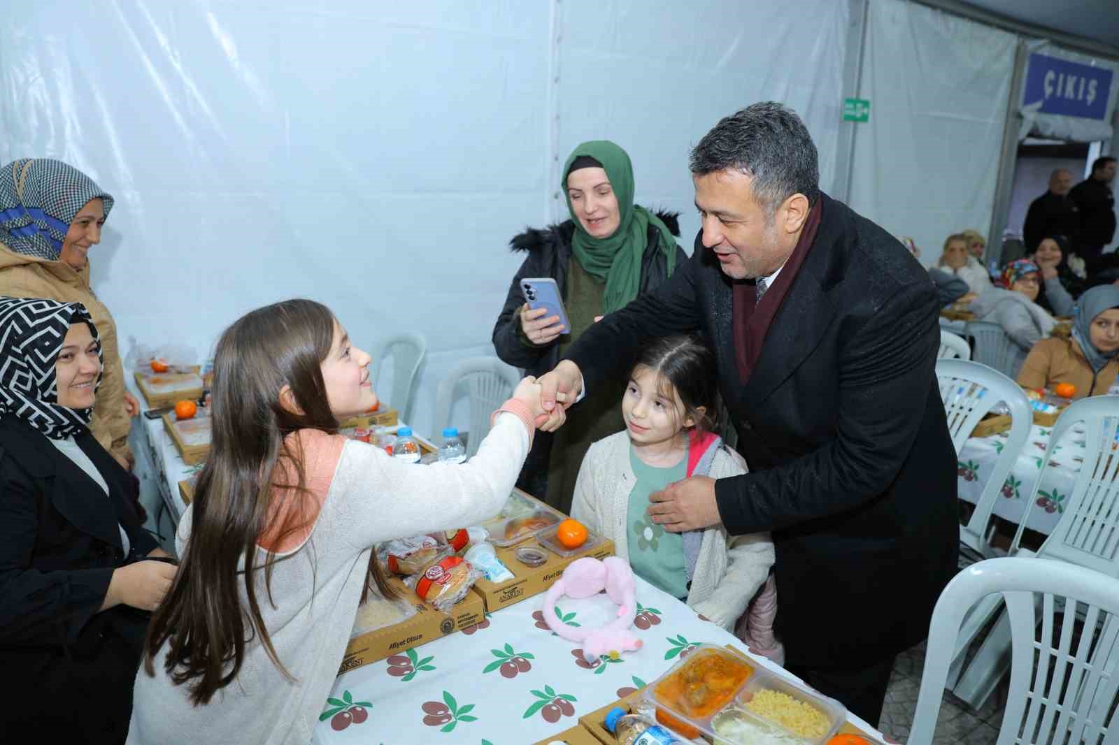 Samsun&rsquo;da her g&uuml;n 15 bin kişilik iftar sofrası kuruluyor
