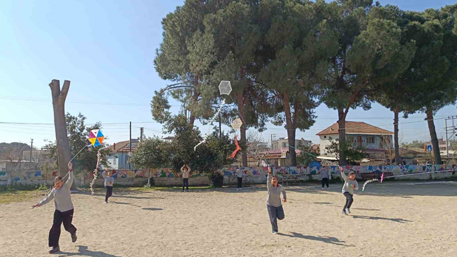 Matematiği u&ccedil;urtmayla anlattı, &ouml;ğrenciler hem eğlendi hem &ouml;ğrendi
