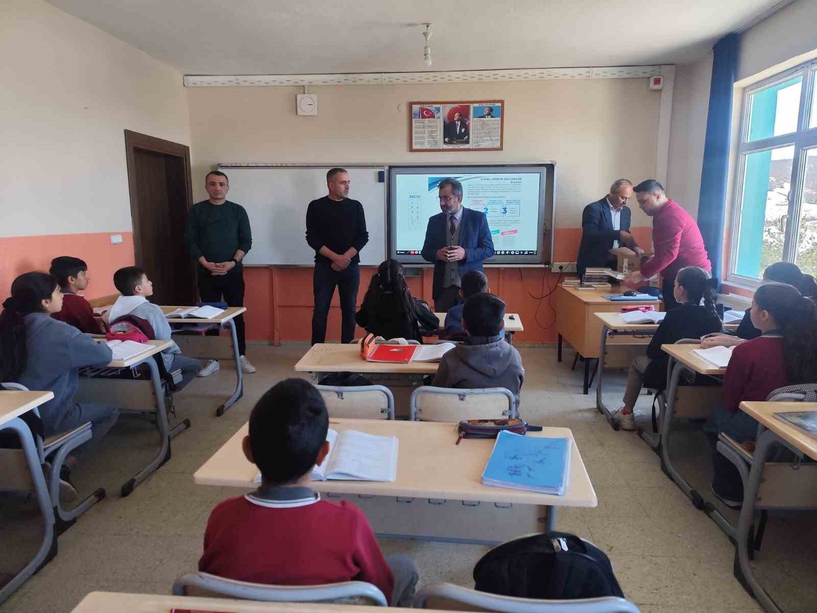 Gen&ccedil;lerin yolu Kur&rsquo;an ile aydınlanıyor
