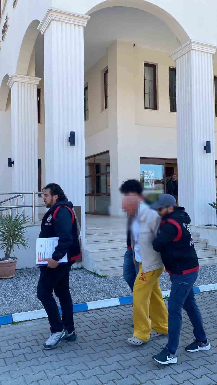 Fethiye&rsquo;de polis KADES ihbarına gitti, evden cephanelik &ccedil;ıktı

