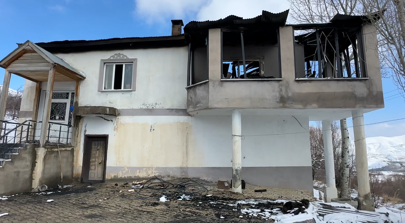 Y&uuml;ksekova&rsquo;da &ccedil;ıkan yangında bir ev kullanılamaz hale geldi
