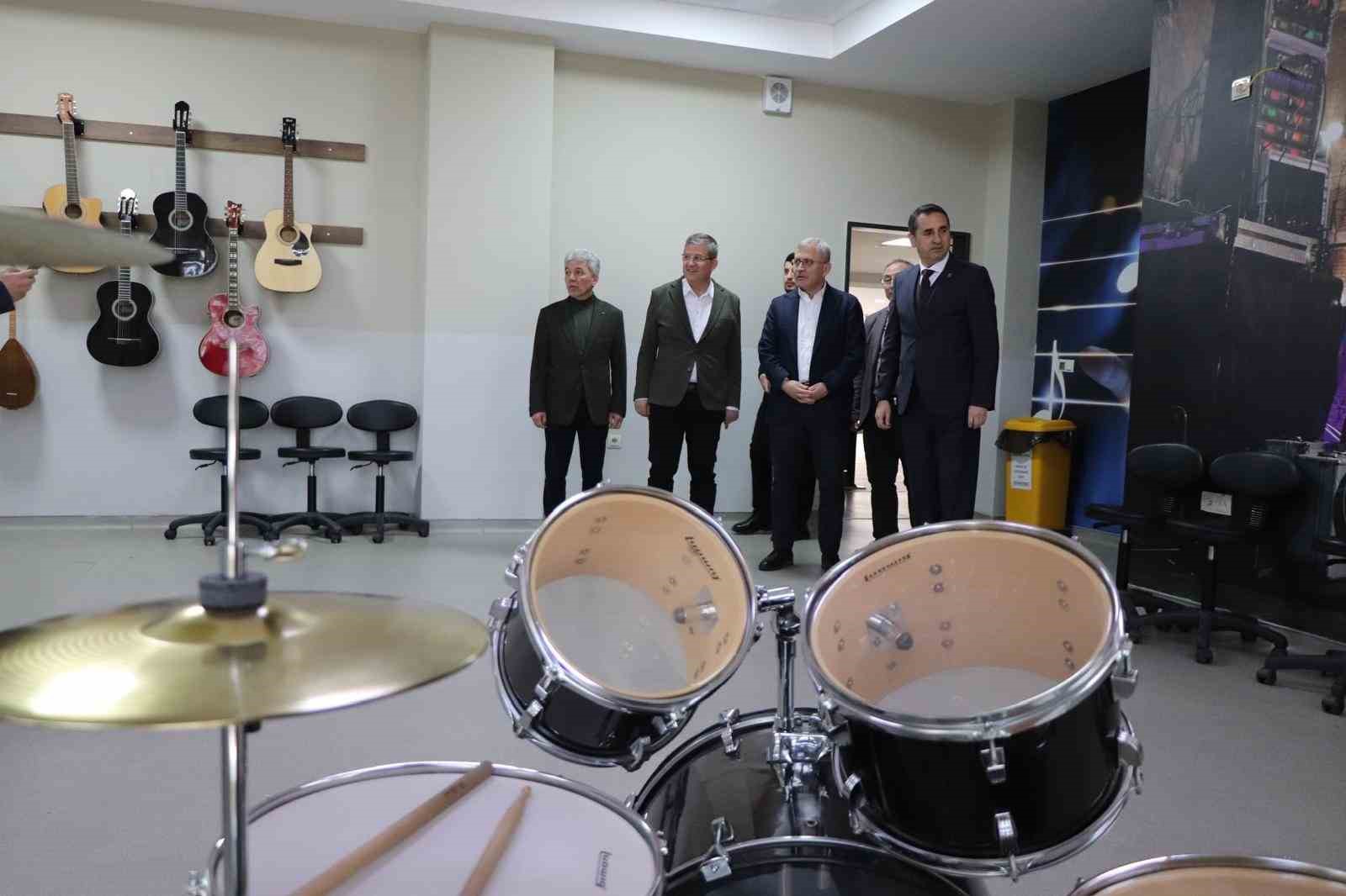 AK Partili T&uuml;rkmen ve Subaşıoğlu&rsquo;ndan Denizli&rsquo;de "Eser Siyaseti" turu
