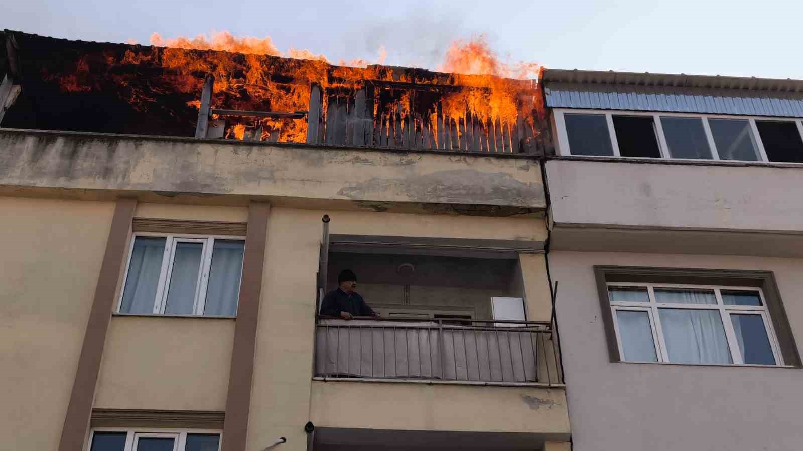 Bursa&rsquo;da apartman terasında yangın paniği
