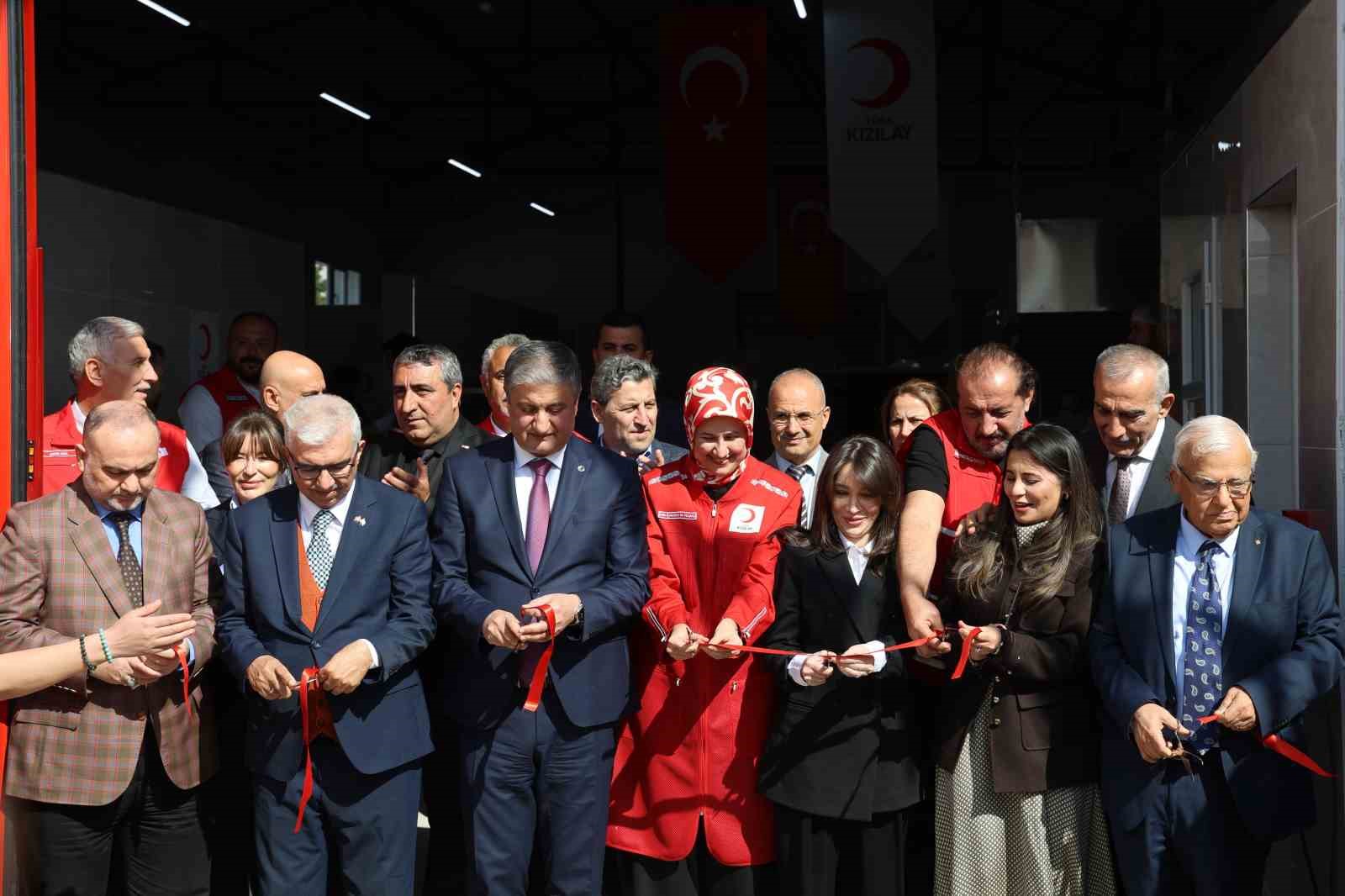 T&uuml;rk Kızılay, Adana&rsquo;da aşevini hizmete a&ccedil;tı
