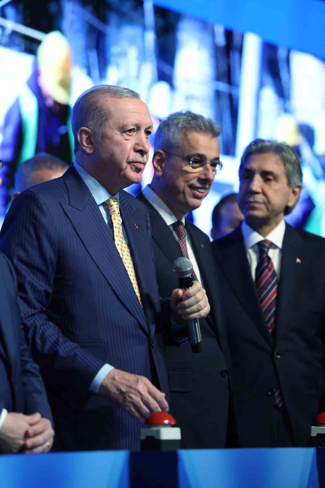 Cumhurbaşkanı Erdoğan, Cerrahpaşa Tıp Fak&uuml;ltesi Hastanesi inşaatında inceleme yaptı
