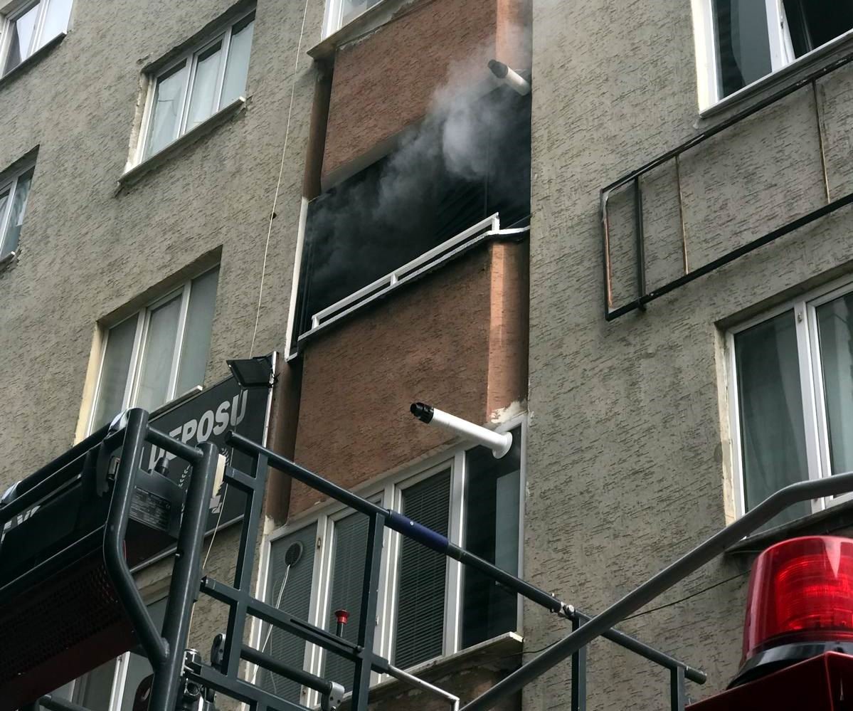 Bulaşık makinesi alev aldı, yangın b&uuml;y&uuml;meden s&ouml;nd&uuml;r&uuml;ld&uuml;
