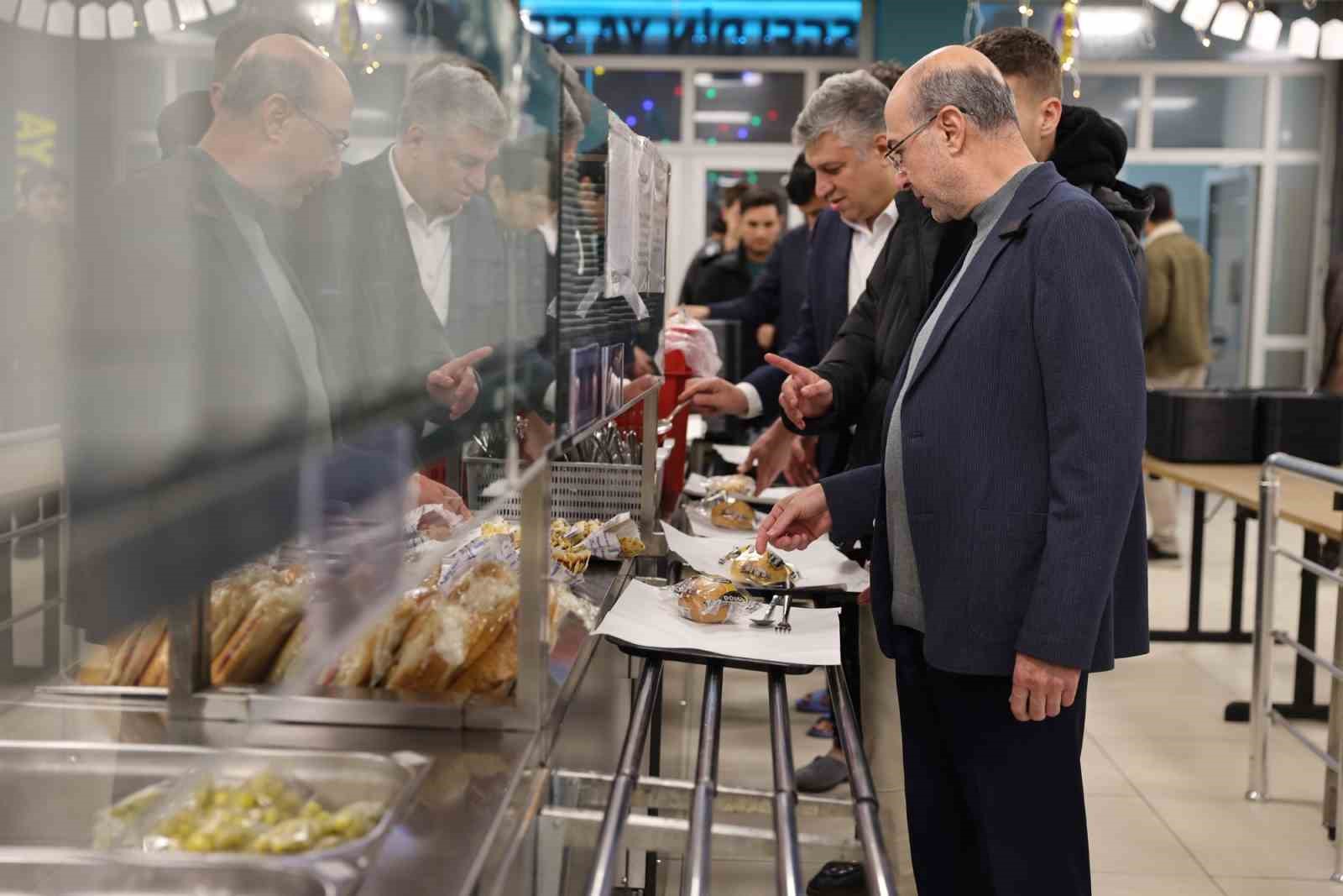 Başkan Pekyatırmacı: "&Ouml;ğrencilerimizin her zaman yanında olmaya devam edeceğiz"
