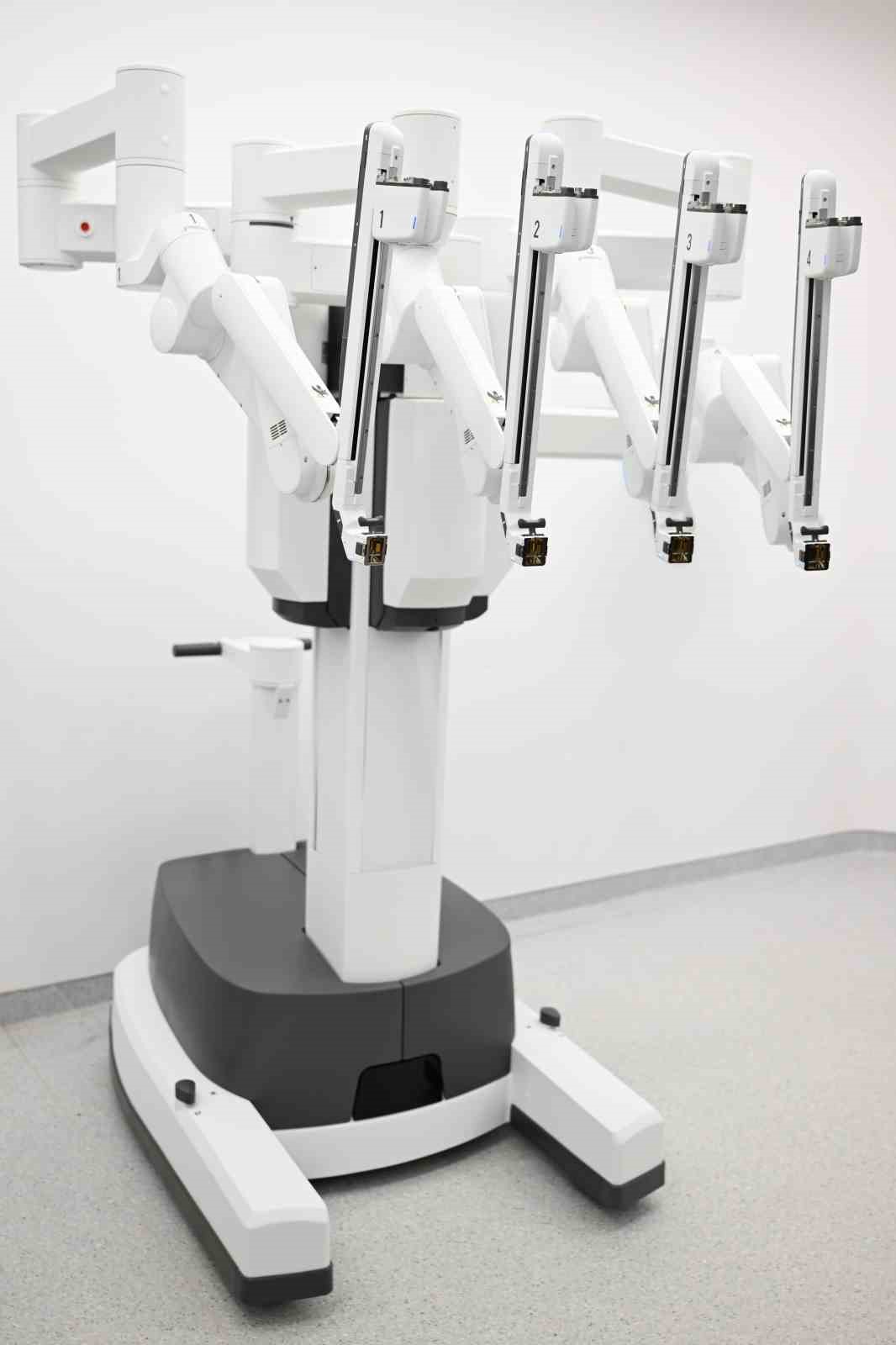 MCB&Uuml; Hafsa Sultan Hastanesi&rsquo;nde Robotik Cerrahi d&ouml;nemi başladı
