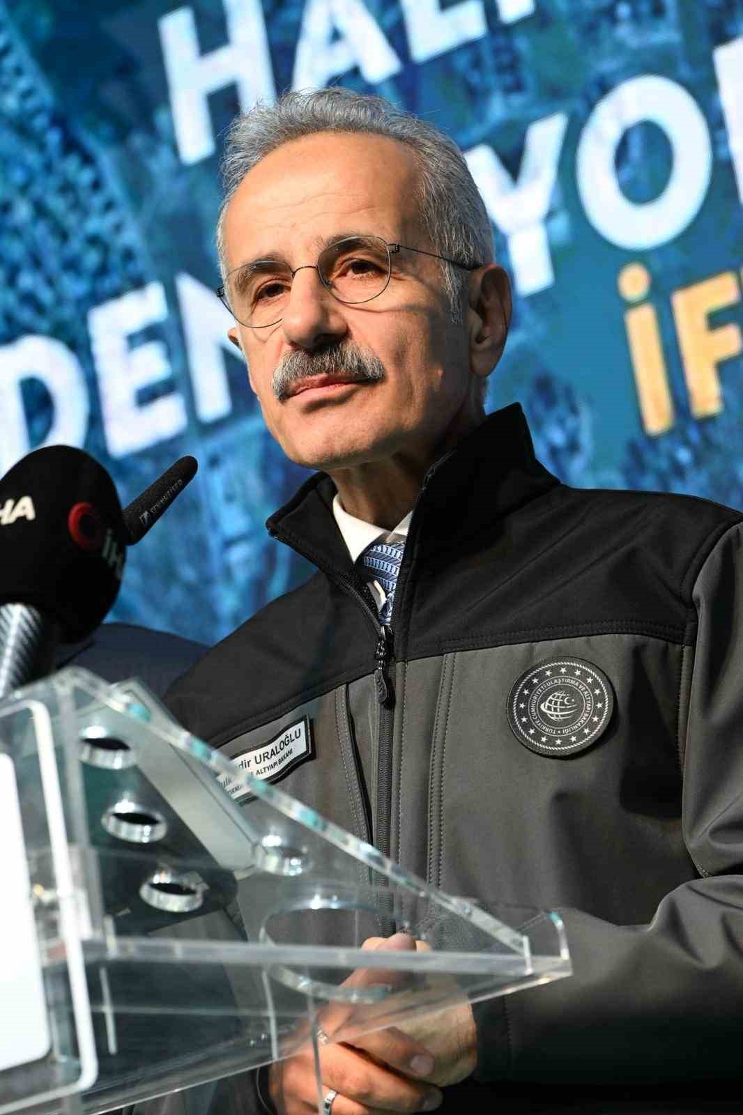 Bakan Uraloğlu: "Halkalı-Ispartakule Hattı&rsquo;nda sene sonuna kadar yapım &ccedil;alışmalarını bitirip sene başında test &ccedil;alışmalarımıza başlayacağız"
