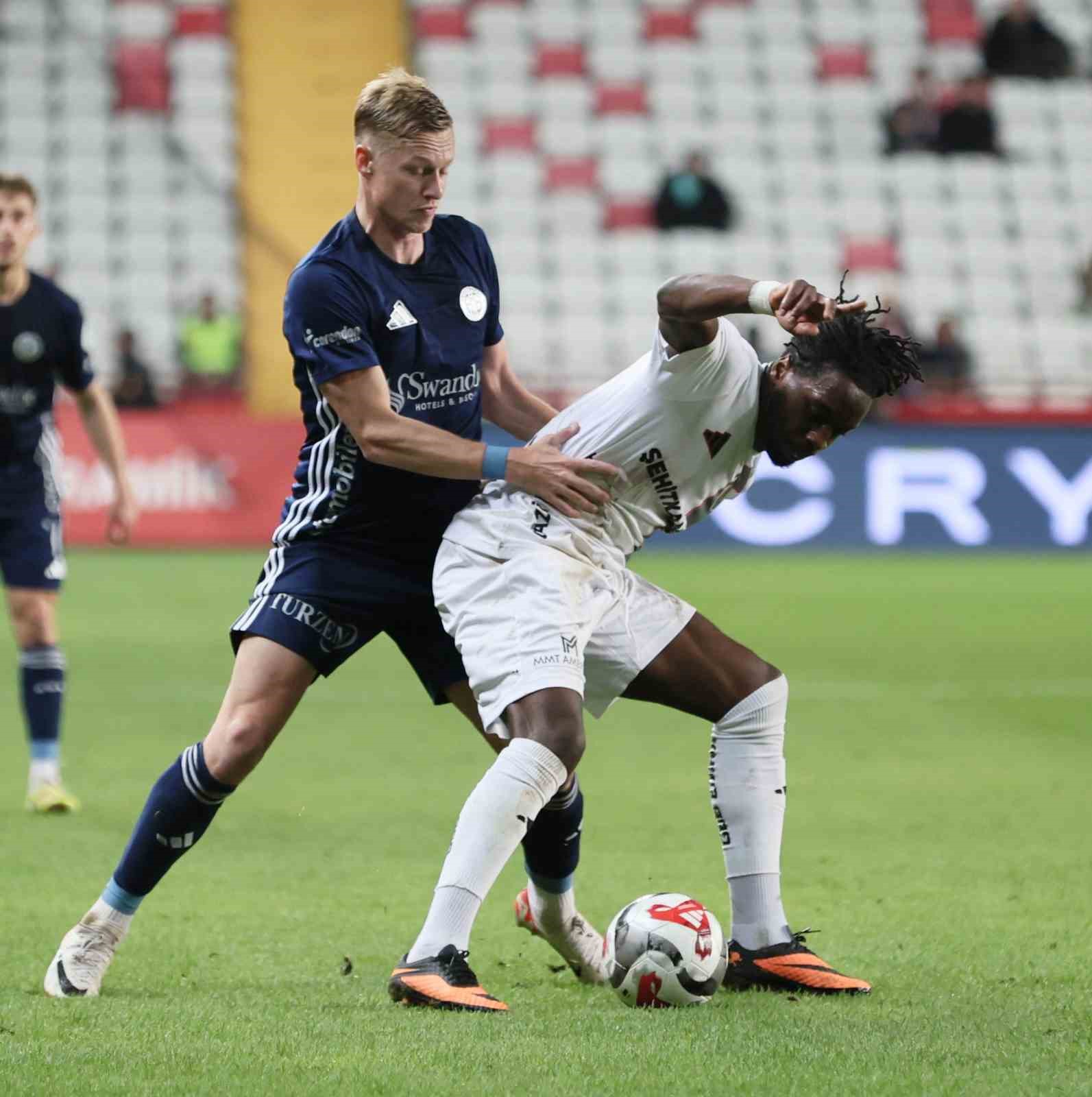 Trendyol S&uuml;per Lig: Antalyaspor: 0 - Gaziantep FK: 0 (İlk yarı)
