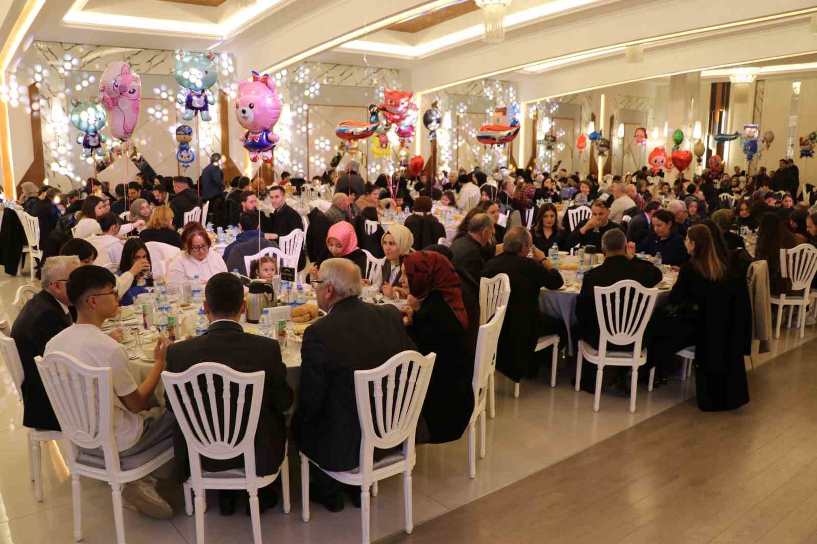 Sivas’ta yetim çocuklar iftar sofrasında buluştu