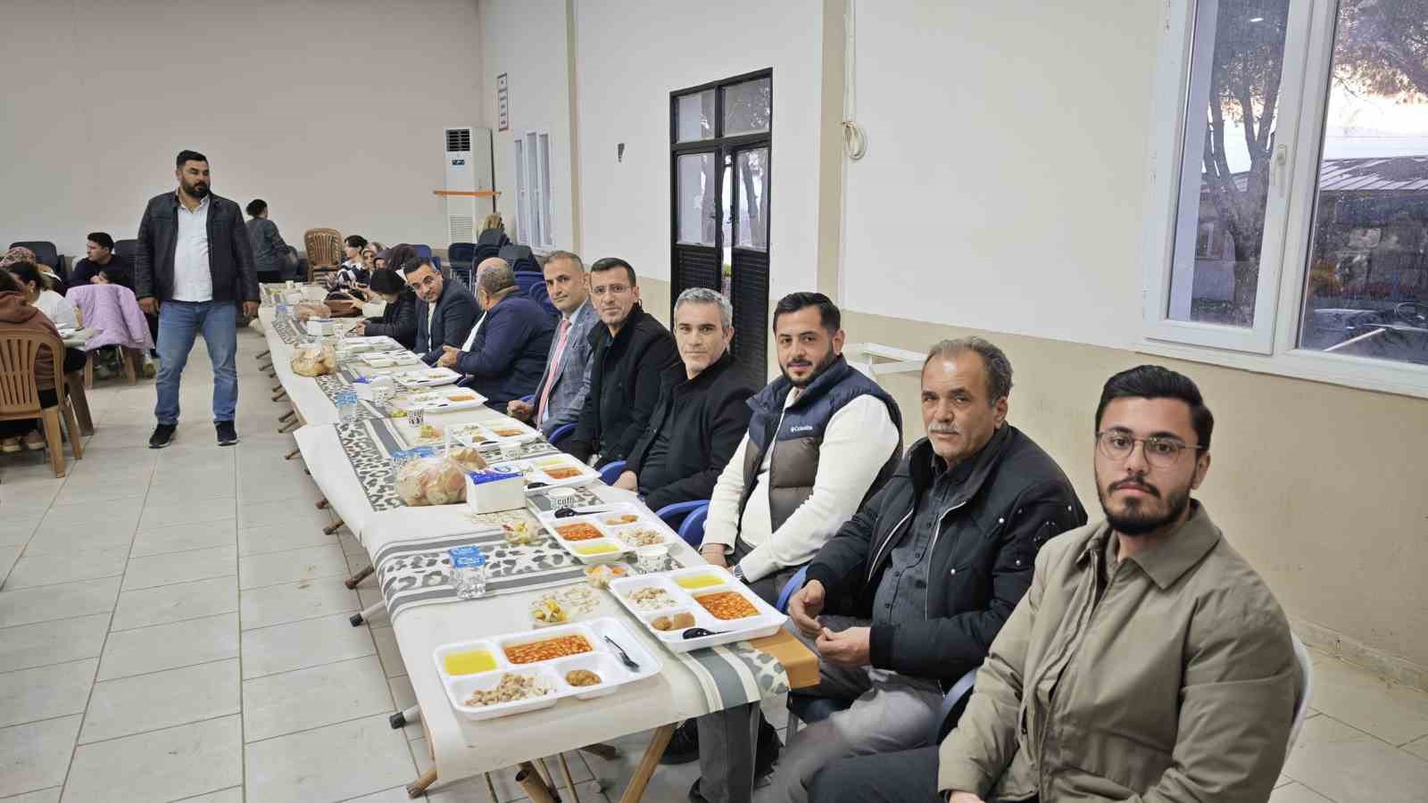 &Ccedil;ocukların Ramazan g&ouml;sterileri iftar sofrasına renk kattı
