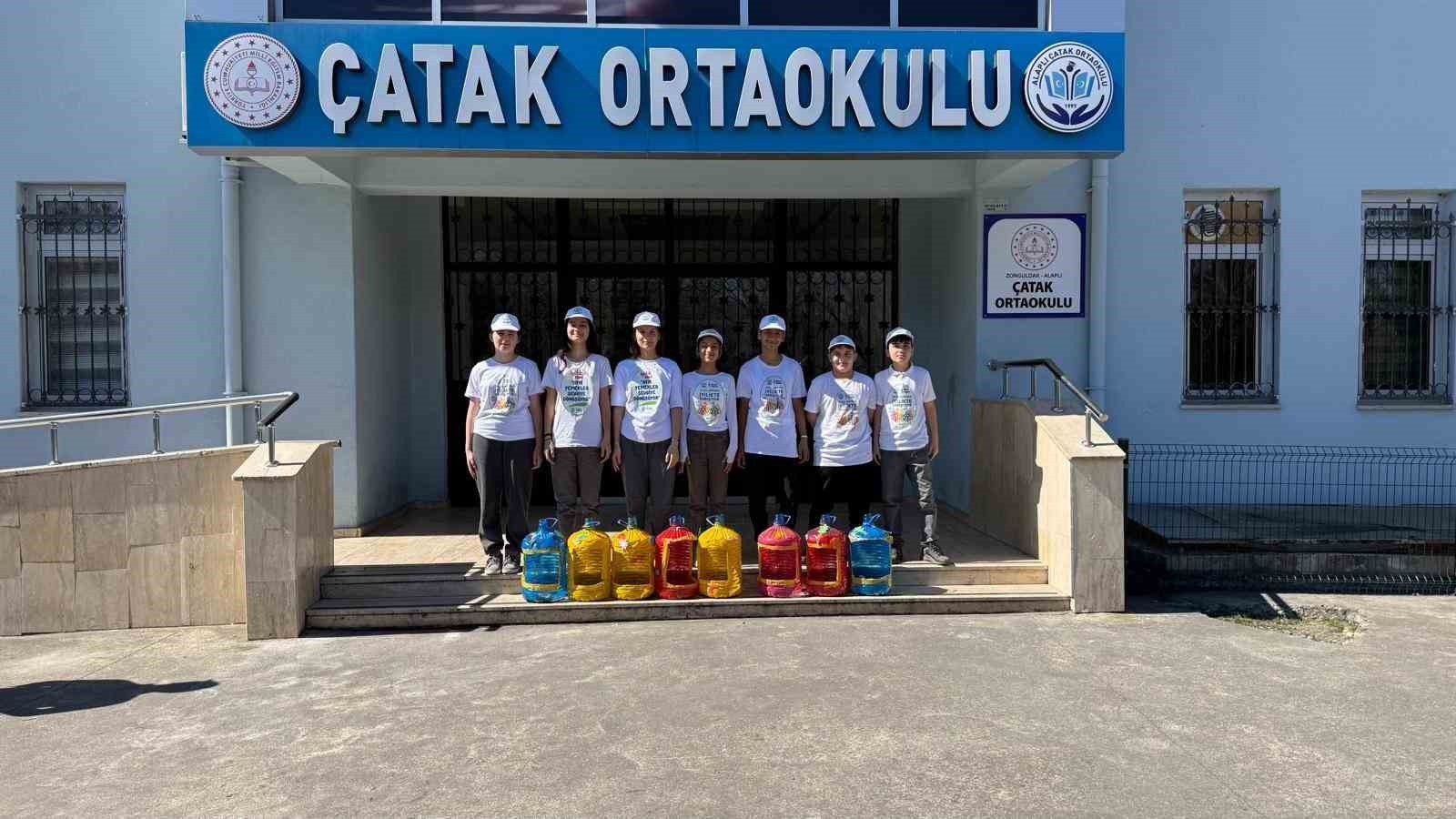 Yemek artıkları sokak hayvanları için mamaya dönüşüyor
