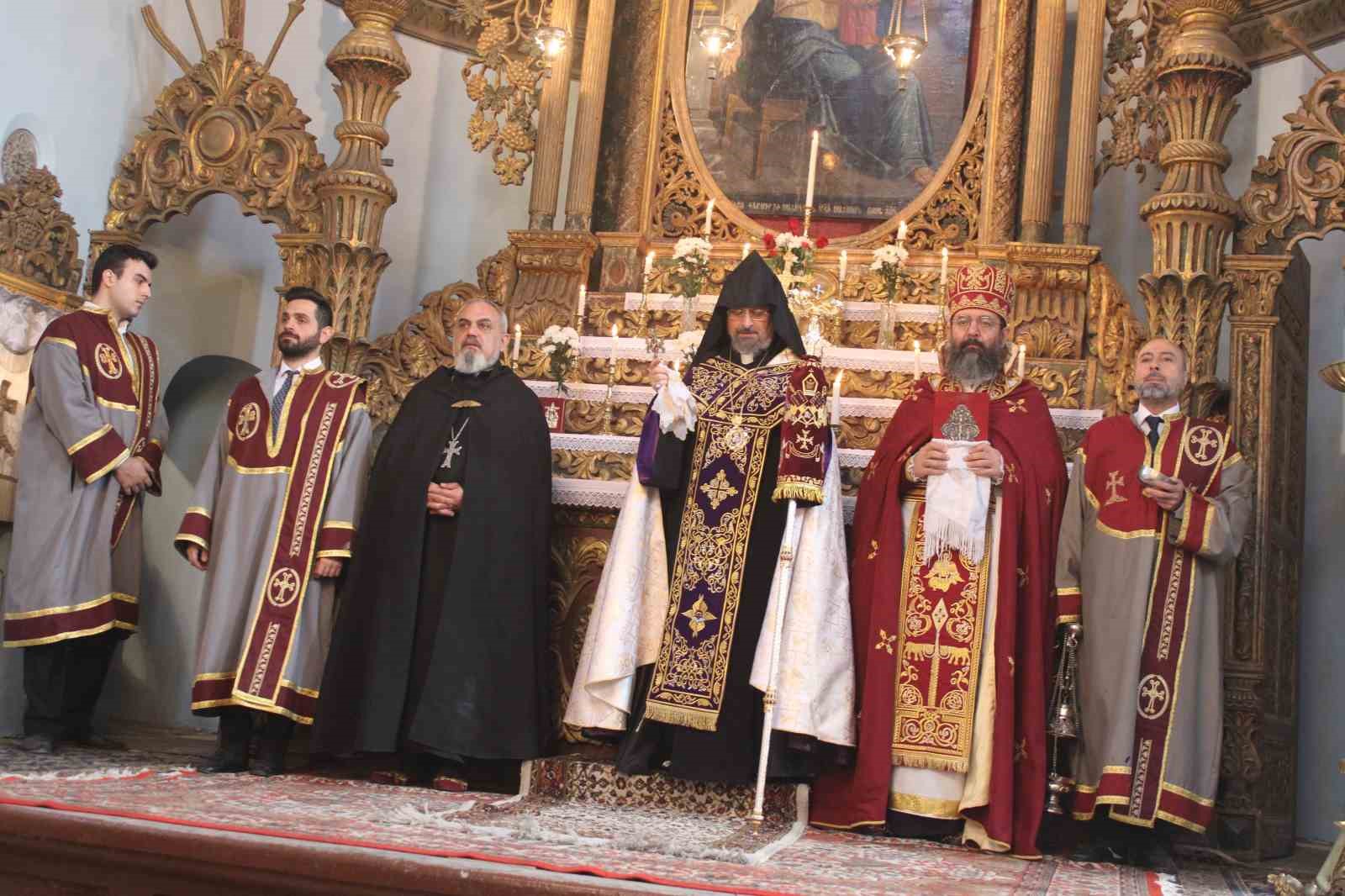 Ermenilerin Mi&ccedil;ing ayininde İran&rsquo;a dua
