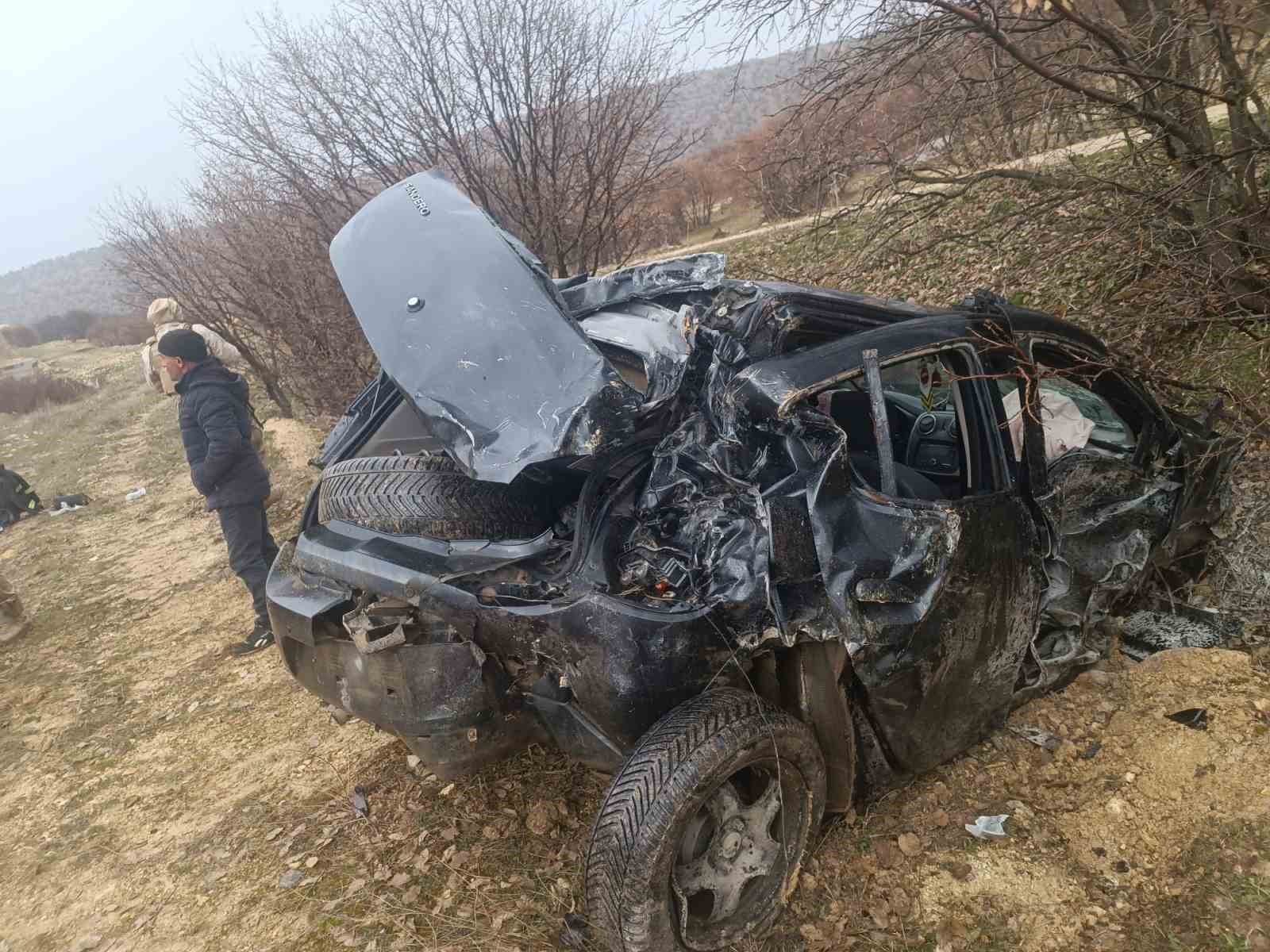 Mardin’de devrilen otomobilde 5 kişi yaralandı