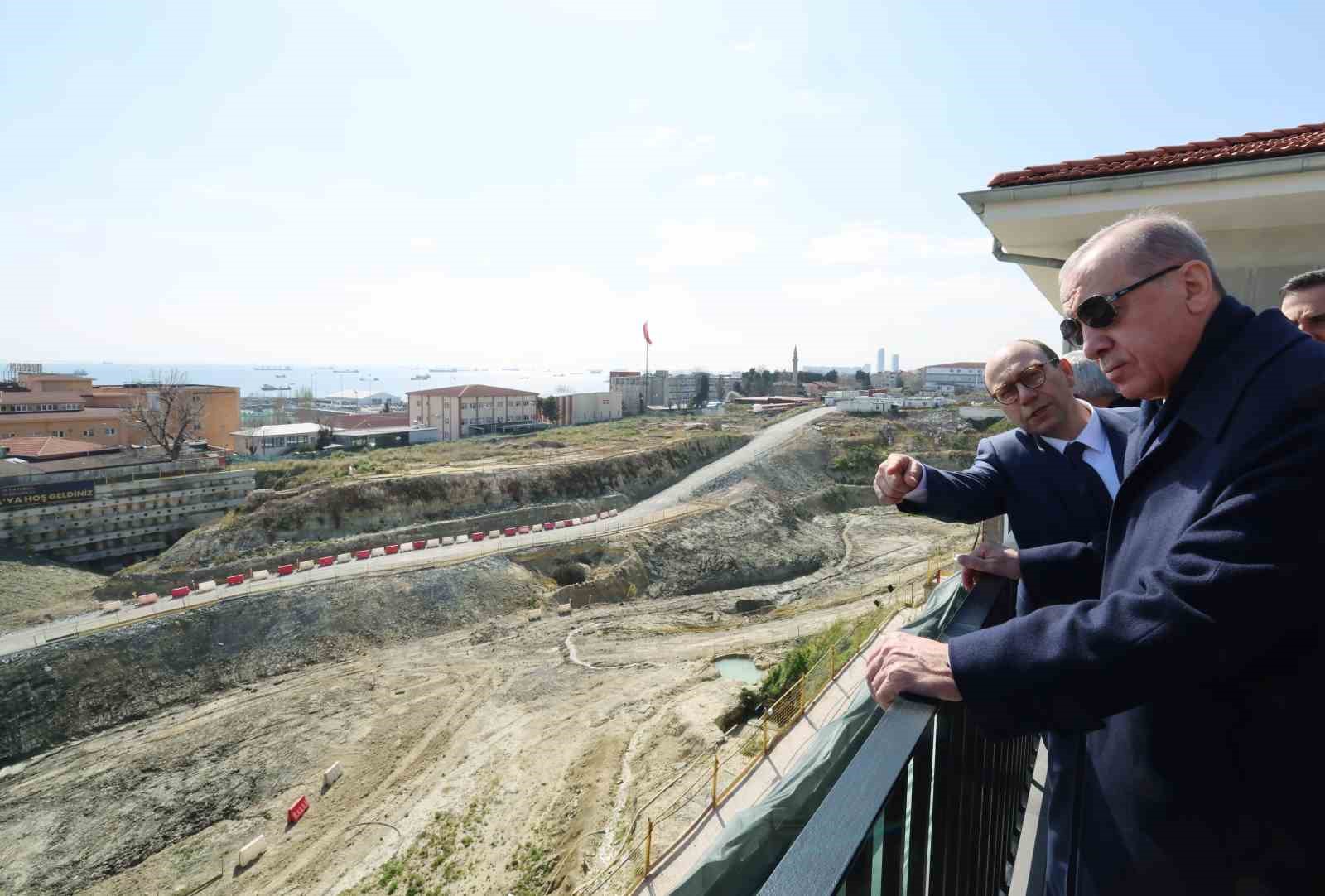 Cumhurbaşkanı Erdoğan, Cerrahpaşa Tıp Fakültesi Hastanesi inşaatında inceleme yaptı