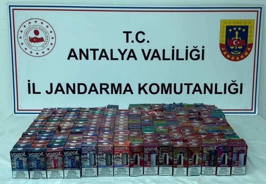 Döşemealtı’nda 314 adet kaçak elektronik sigara ele geçirildi