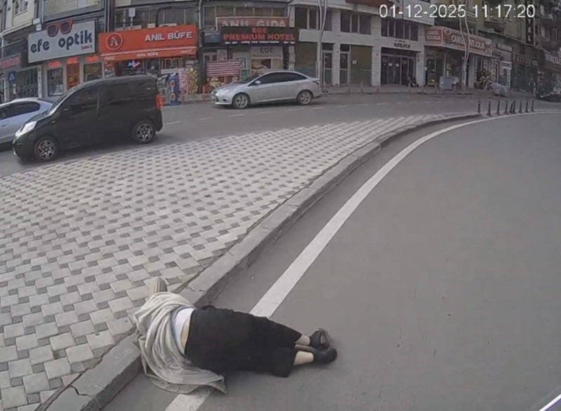 Otobüsün çarptığı genç kadının öldüğü kaza güvenlik kamerasında