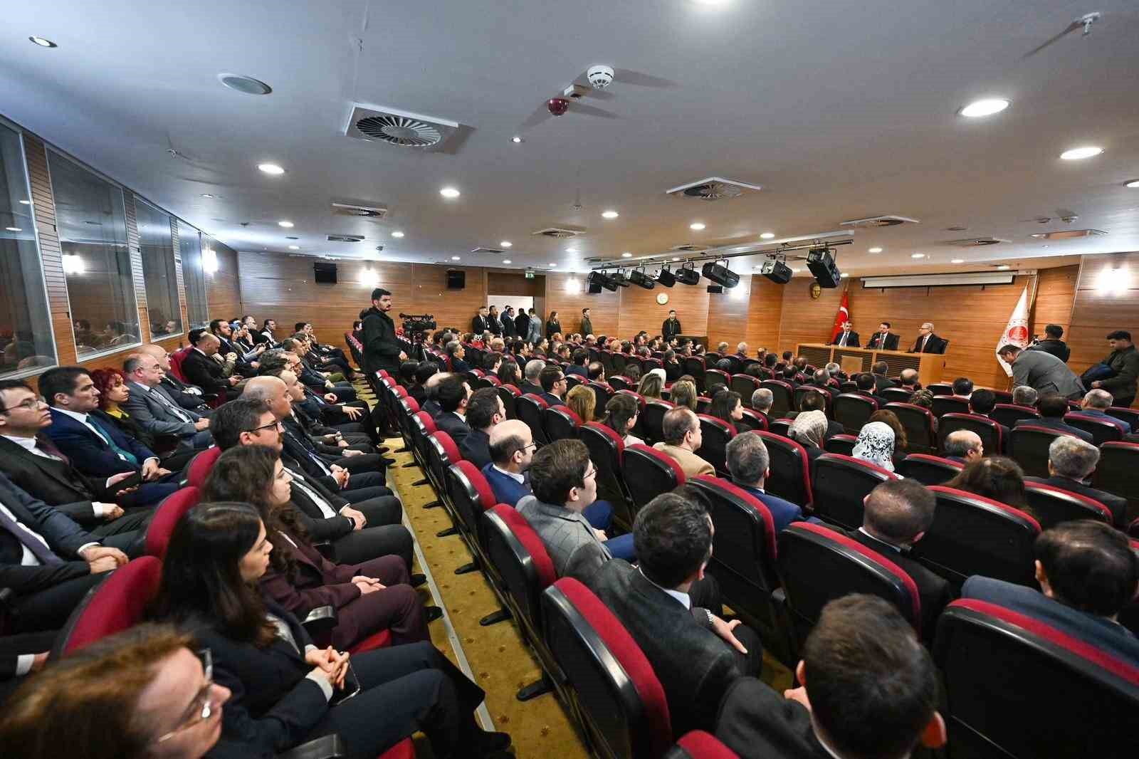 Bakan G&uuml;rlek: "Adalet g&uuml;&ccedil;l&uuml;den yana algısını hep birlikte kıracağız"
