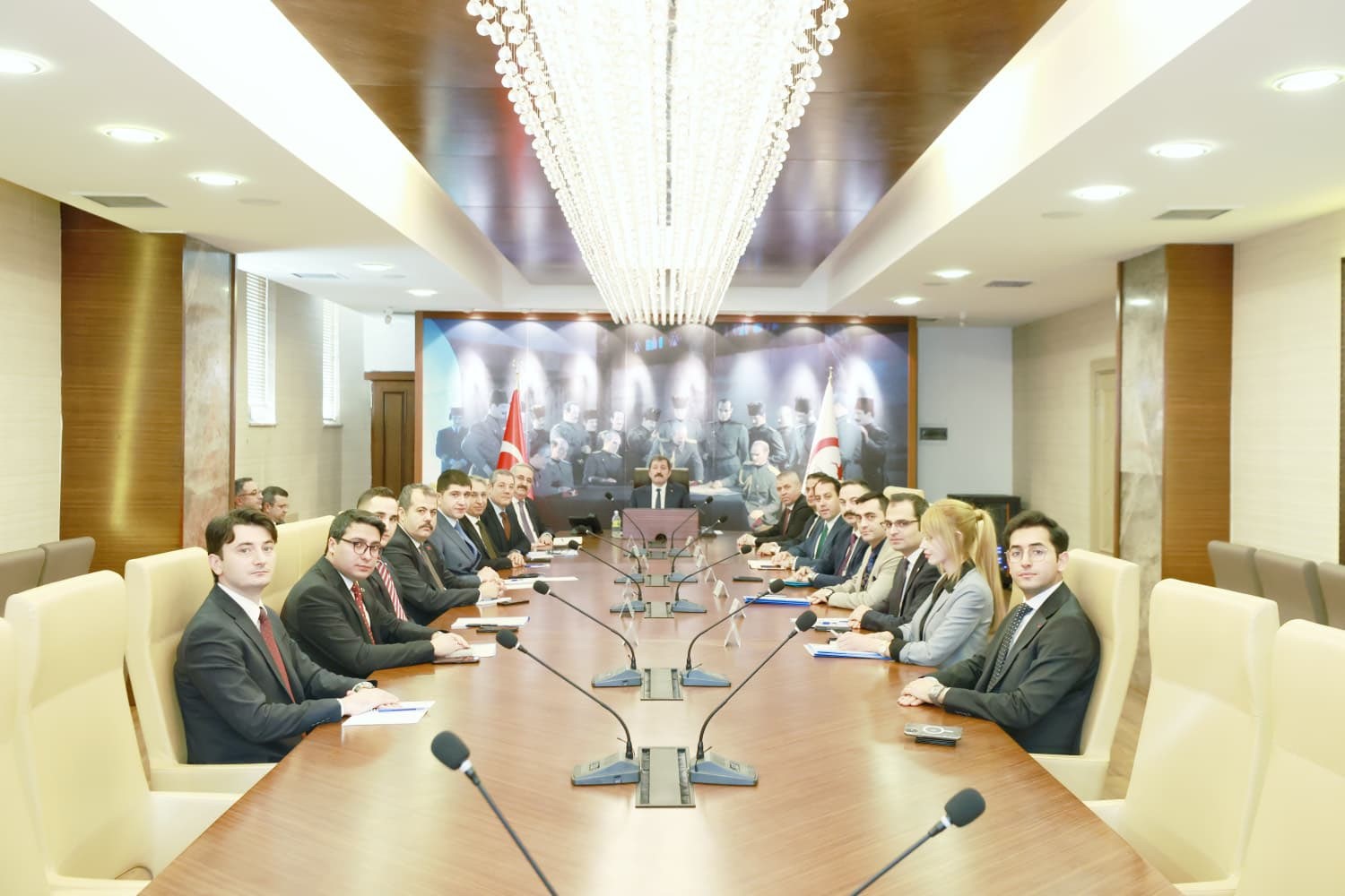 Kaymakamlar toplantısı: Bayram g&uuml;venliği, g&ouml;&ccedil;, tarım ve şehir d&uuml;zeni g&ouml;r&uuml;ş&uuml;ld&uuml;
