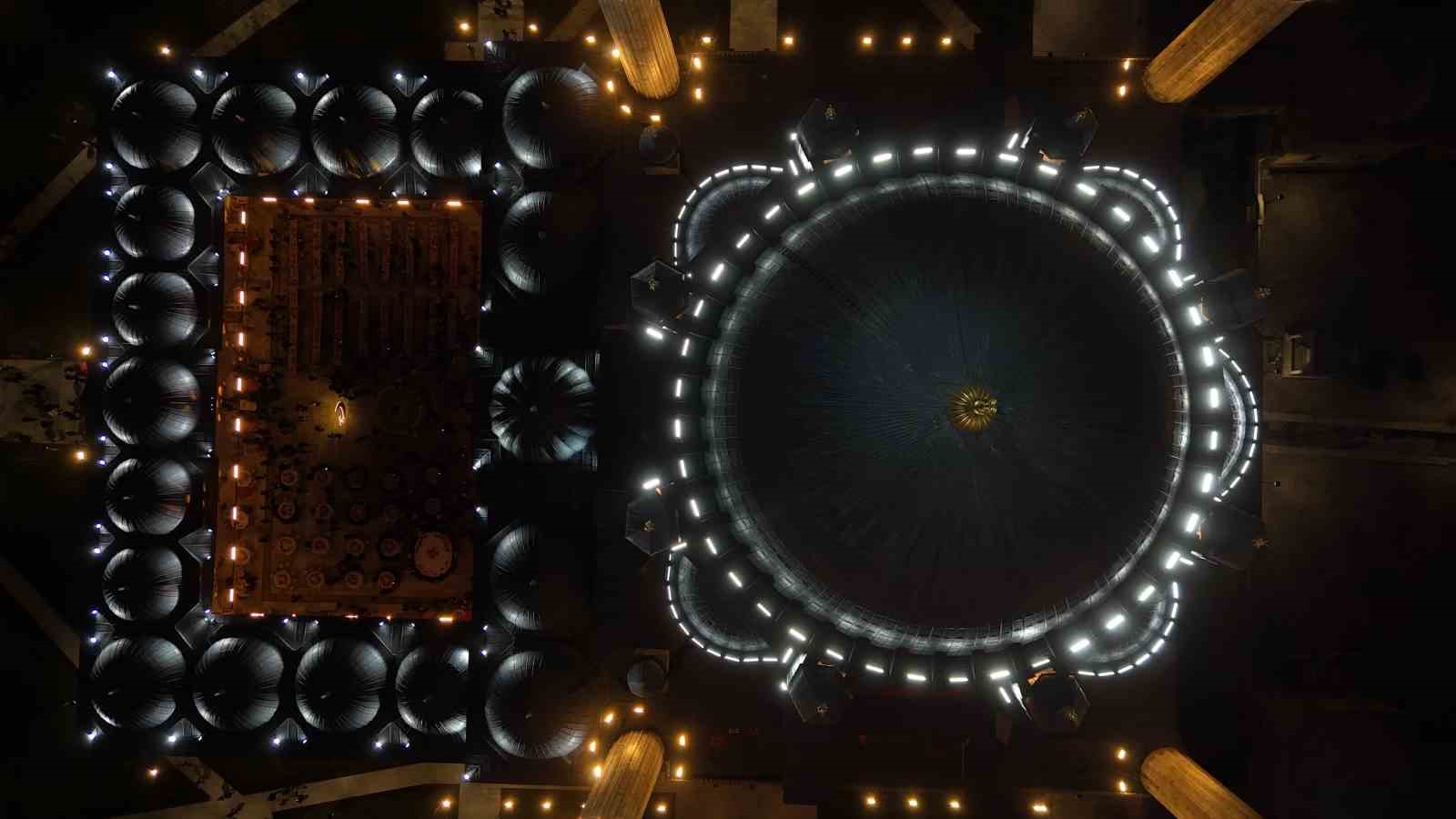 Selimiye&rsquo;nin g&ouml;lgesinde binlerce kişi iftarda buluştu
