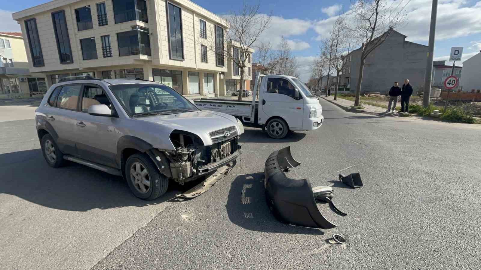 Tekirdağ&rsquo;da otomobil ile motosikletin kaza anı kamerada
