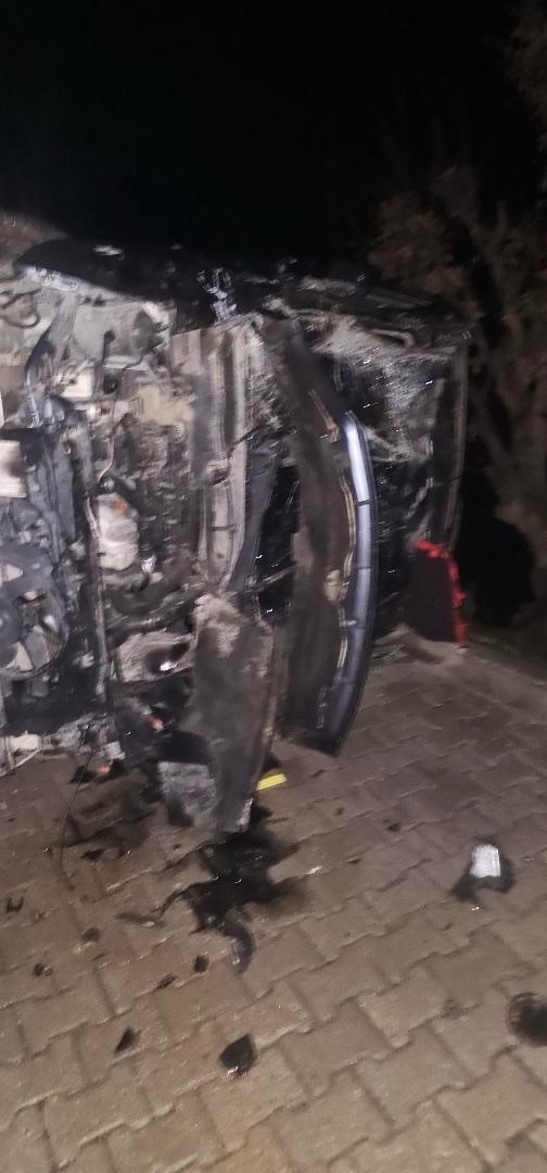 Park edilen ara&ccedil; yan yattı: S&uuml;r&uuml;c&uuml; ağır yaralandı
