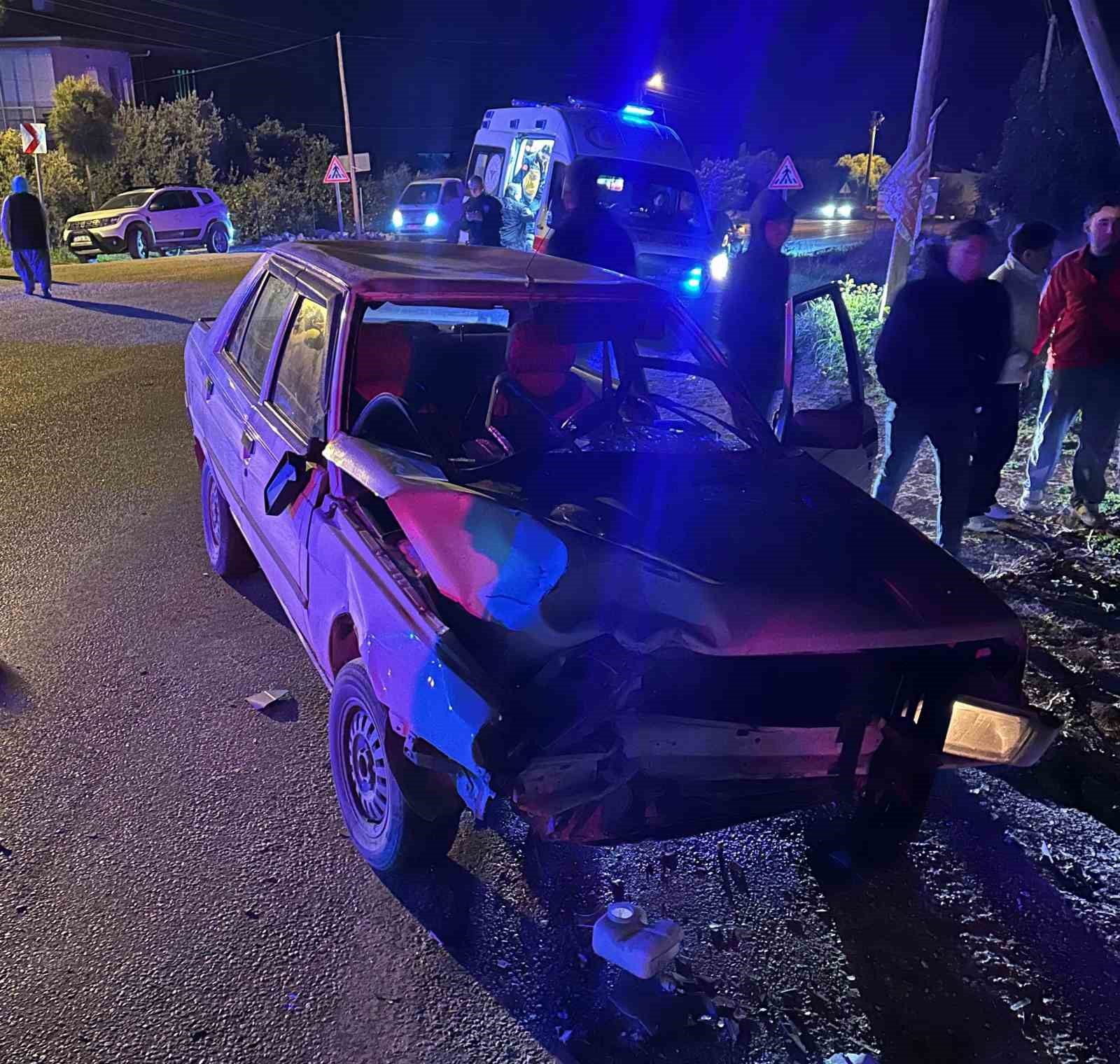 Otomobil ile motosiklet &ccedil;arpıştı:2 yaralı
