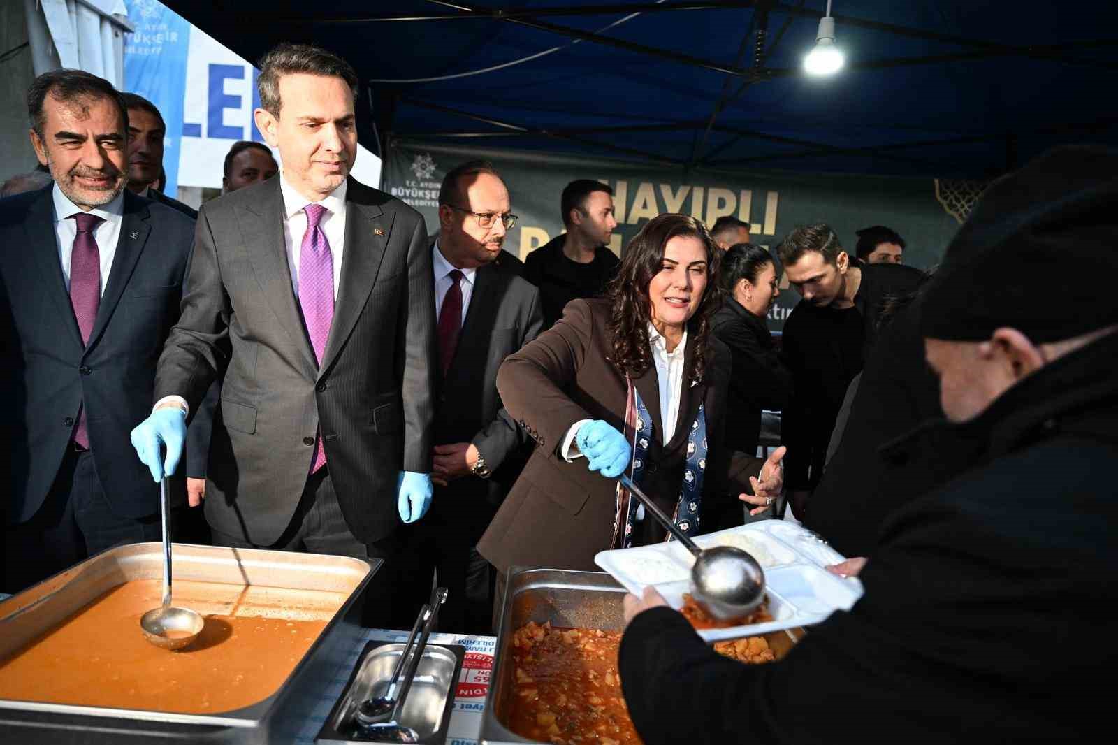 Başkan Çerçioğlu, Bakan Bayraktar ile birlikte iftarda vatandaşlarla bir araya geldi