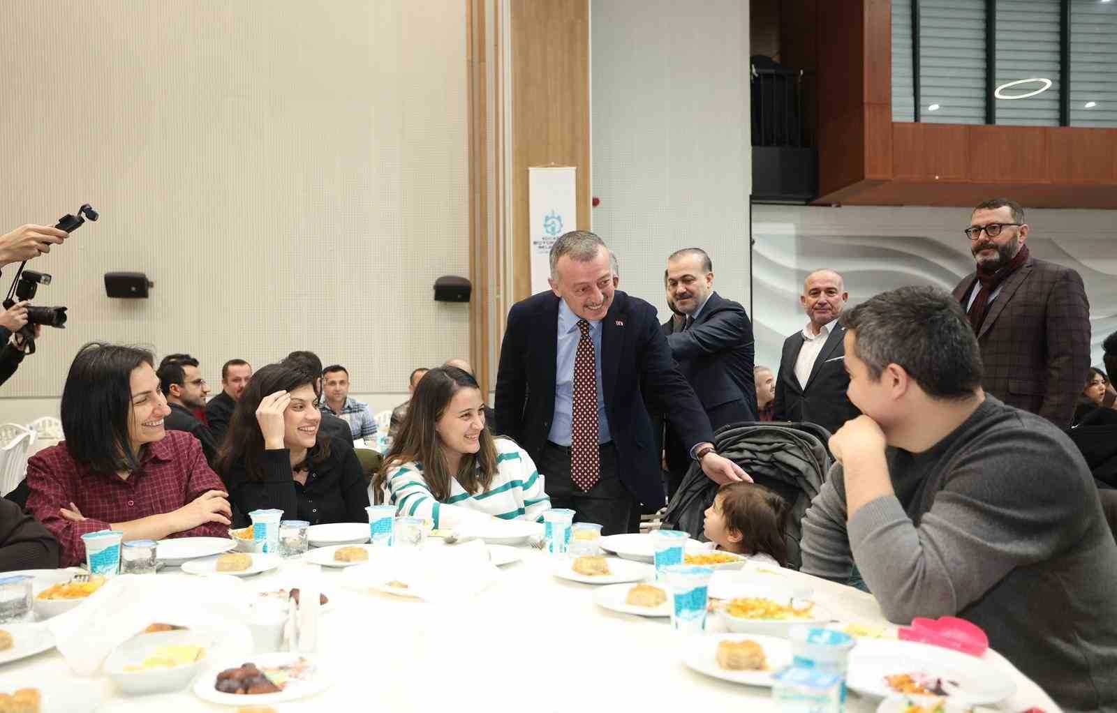 B&uuml;y&uuml;kakın&rsquo;dan sağlık&ccedil;ılara: "Siz sadece meslek değil insanlık g&ouml;revi yapıyorsunuz"
