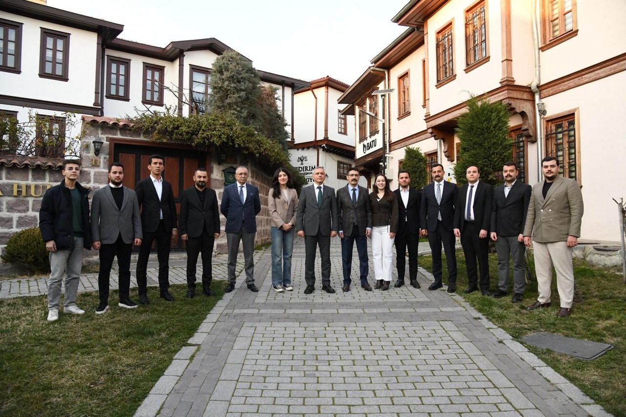 Başkan İbrahim Çenet, öğrencilerle iftarda buluştu