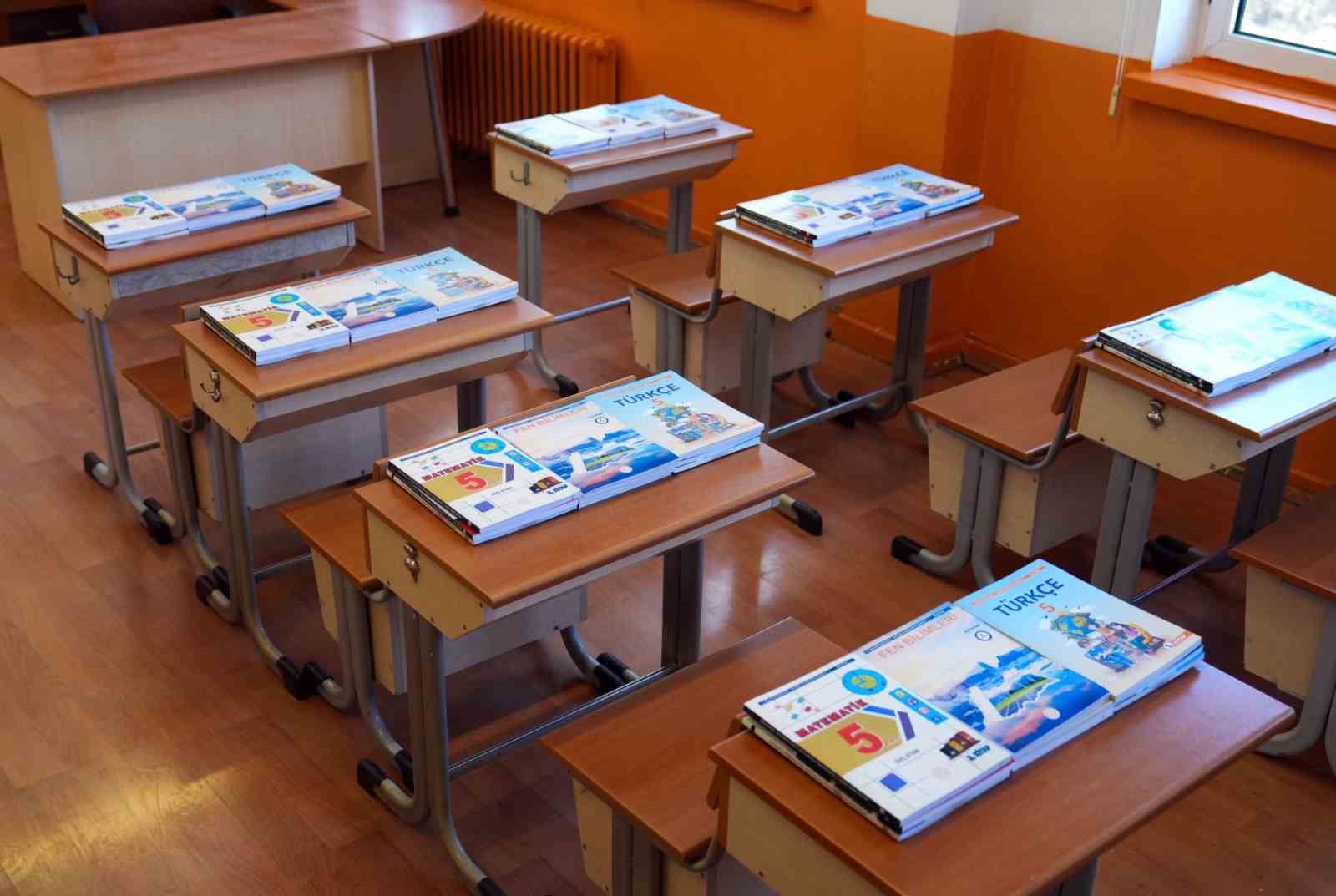 T&uuml;rkiye Y&uuml;zyılı Maarif Modeli&rsquo;ne uygun diye satılan kitapların, yapılan incelemeler sonucu uygun olmadığı g&ouml;r&uuml;ld&uuml;
