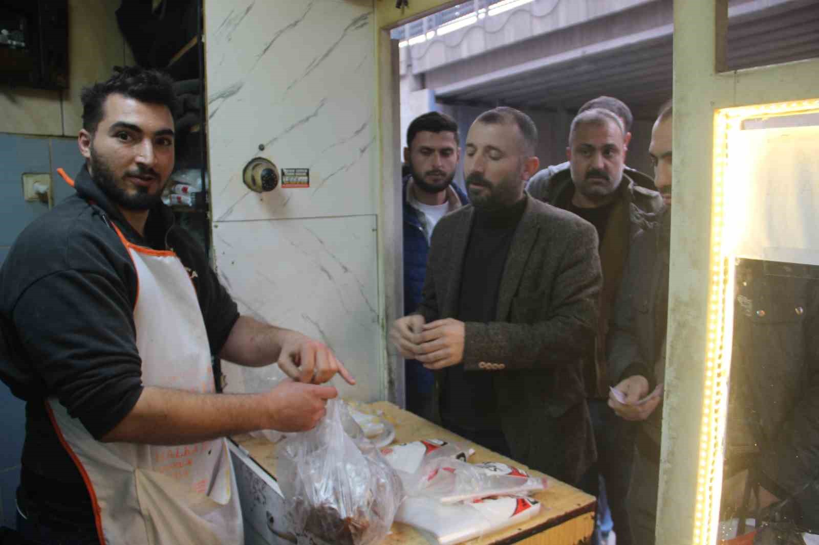 Şanlıurfa&rsquo;da Ramazan ayının en &rsquo;tatlı&rsquo; kuyruğu
