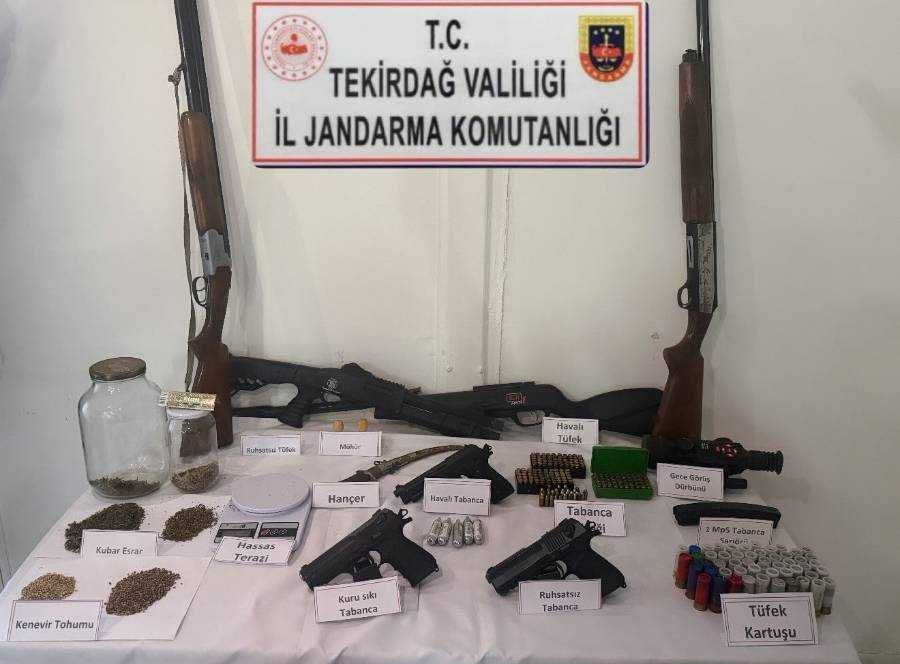 Şark&ouml;y&rsquo;de jandarmadan operasyon: Uyuşturucu, silah ve ka&ccedil;ak i&ccedil;ki ele ge&ccedil;irildi
