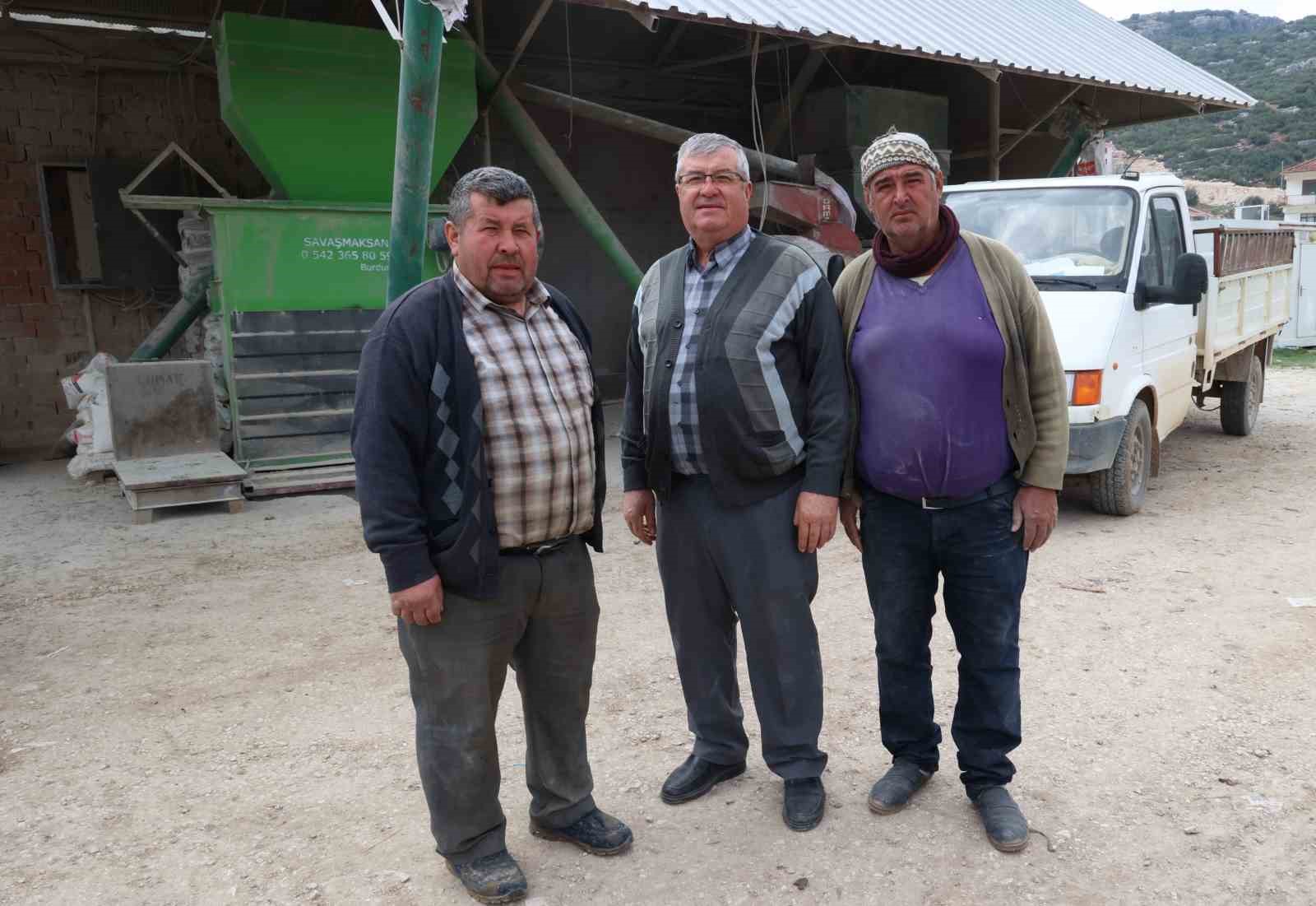 Korkuteli&rsquo;nde yem ezme ve kırma makinesi &uuml;reticiye kolaylık sağlıyor
