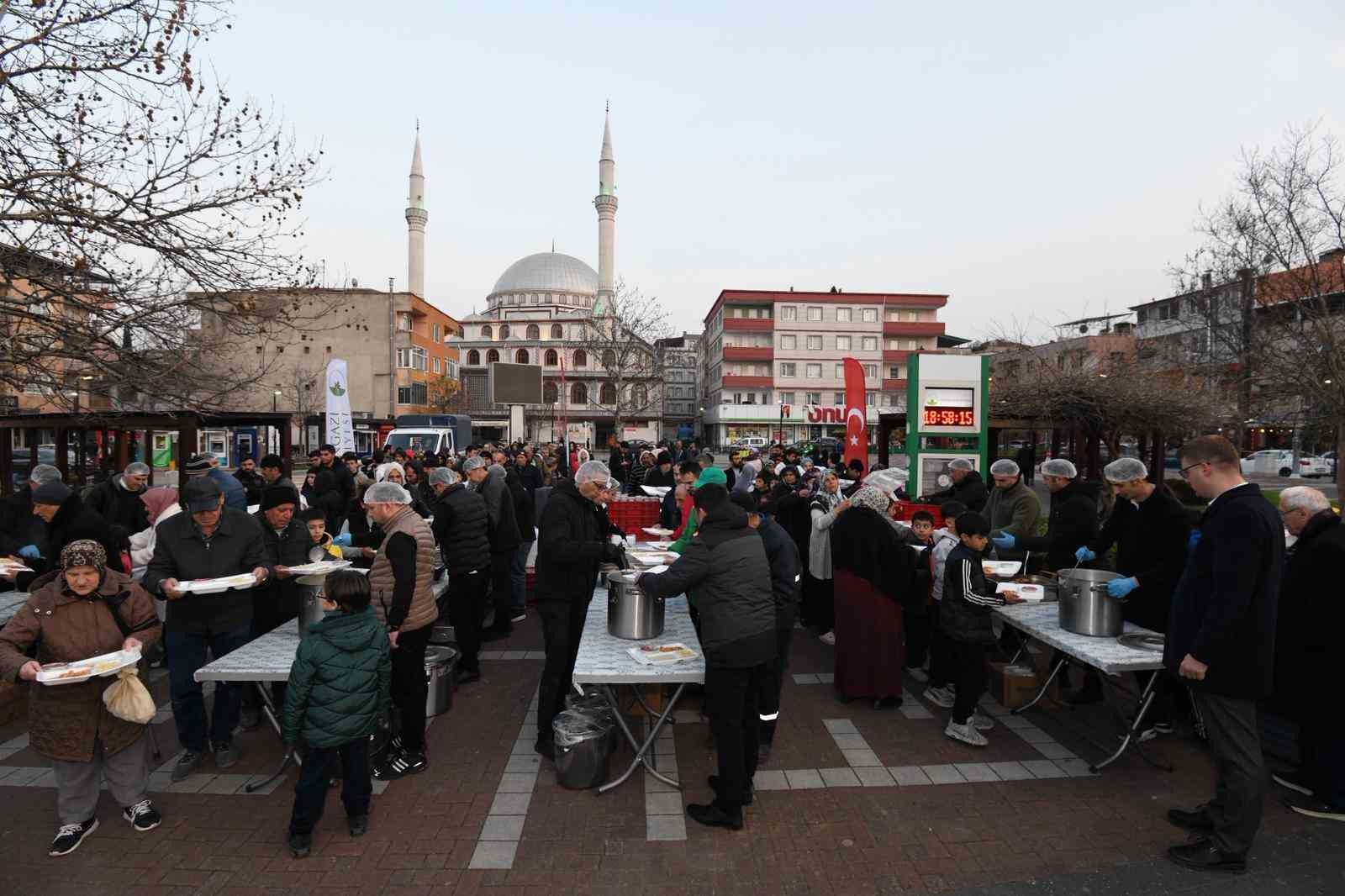 Osmangazi&rsquo;de G&ouml;n&uuml;l sofrası Bağlarbaşı&rsquo;nda kuruldu
