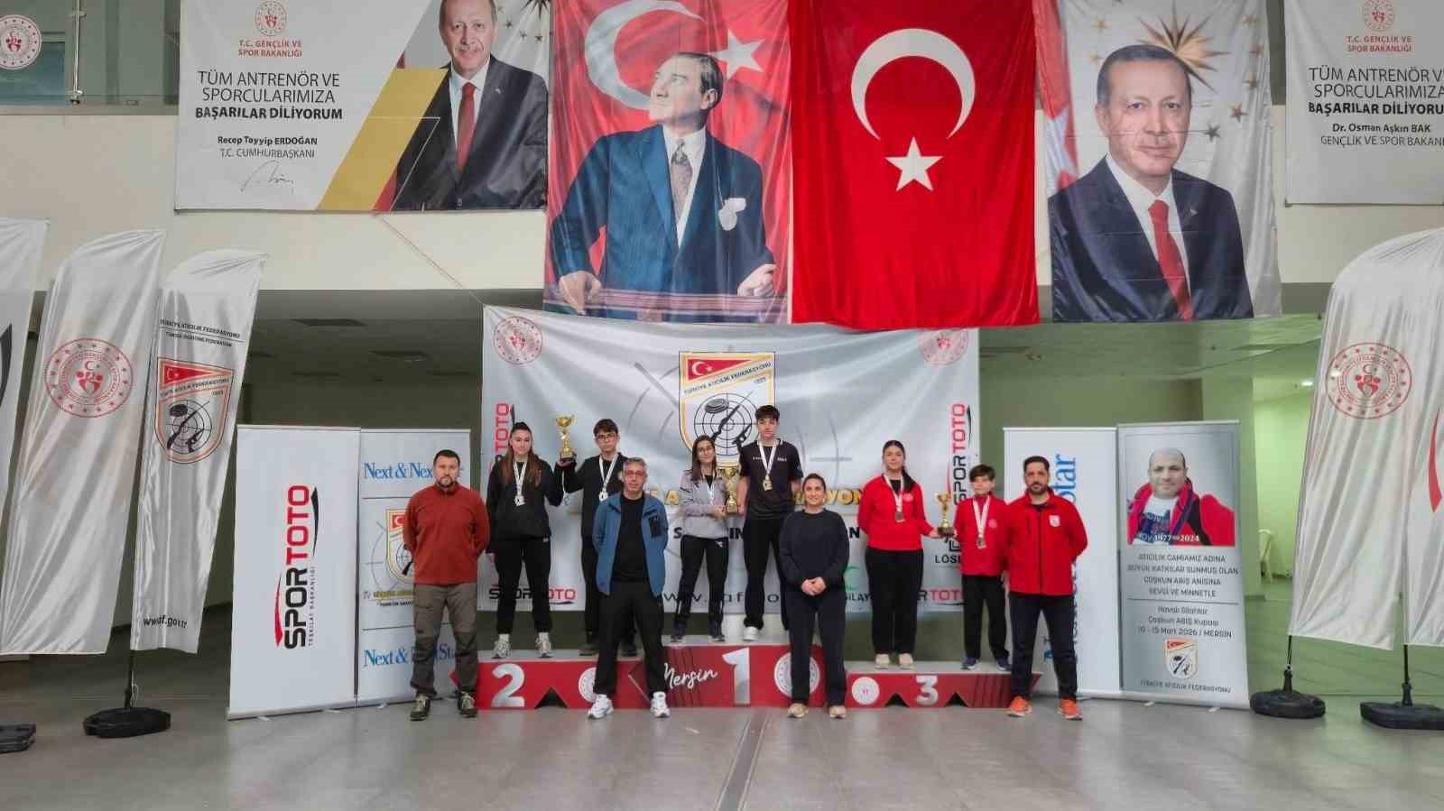 Erzincanlı sporcular Havalı Silahlar Coşkun Abiş Kupası&rsquo;ndan derecelerle d&ouml;nd&uuml;
