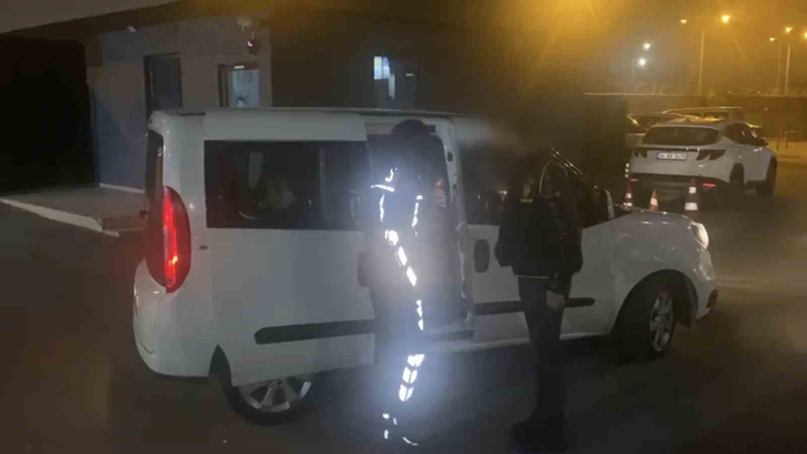 Bursa&rsquo;da 7 yıldır  aranan &ccedil;ocuk emniyetin &ouml;zel ekibiyle bulundu
