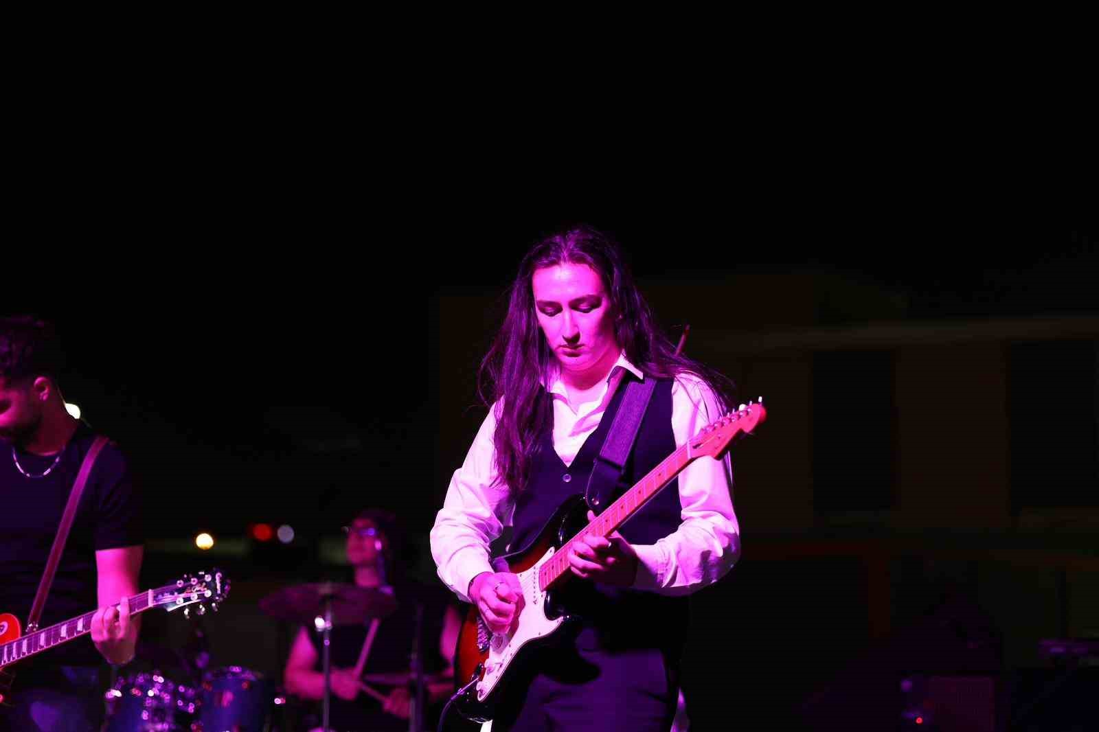 G&ouml;rme kaybı yaşarken ders &ccedil;alıştı, şimdi doktorlarıyla meslektaş olmayı hedefliyor
